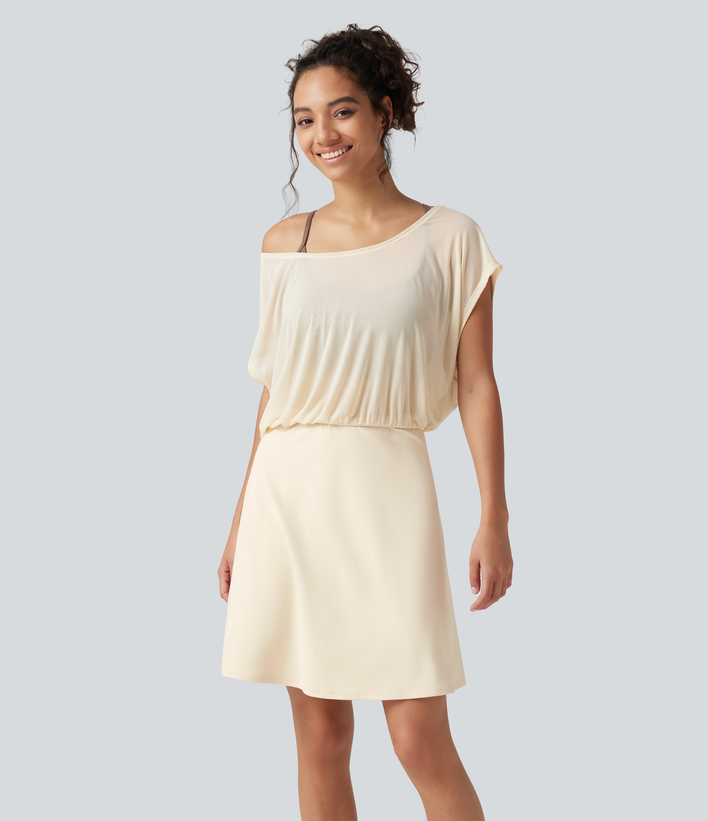 Solitary Star SoftlyZero™ vestido mini deportivo 2 en 1 para yoga en tejido tipo plush suave, con escote barco, manga corta y bolsillos — Edición Easy Peezy / 2