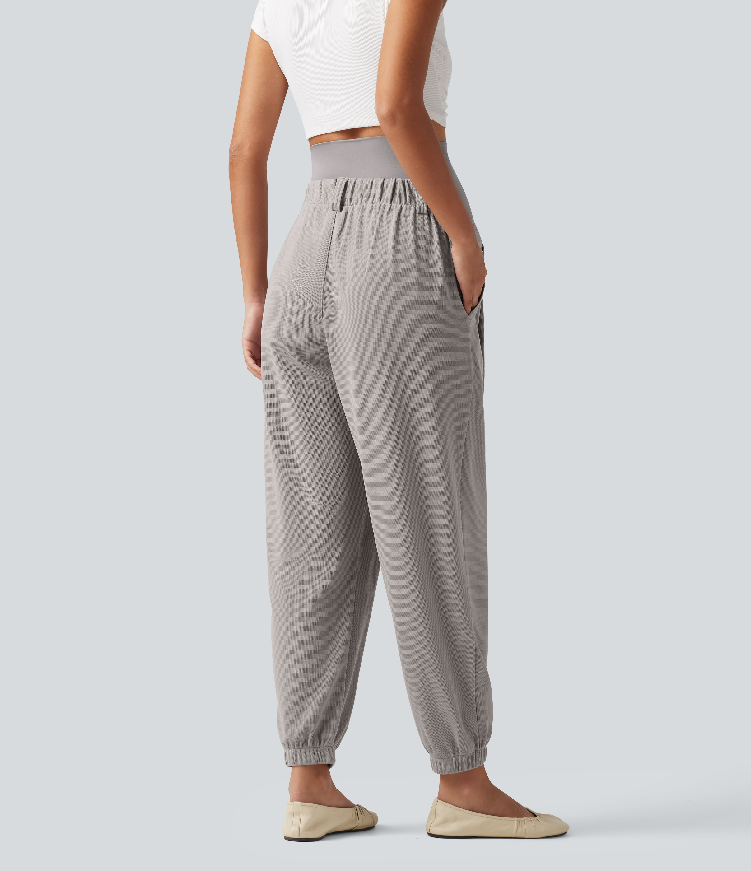 Mink Ash Super hoch geschnittene, konisch zulaufende Umstands-Jogger in Waffelstruktur mit Taschen / 2