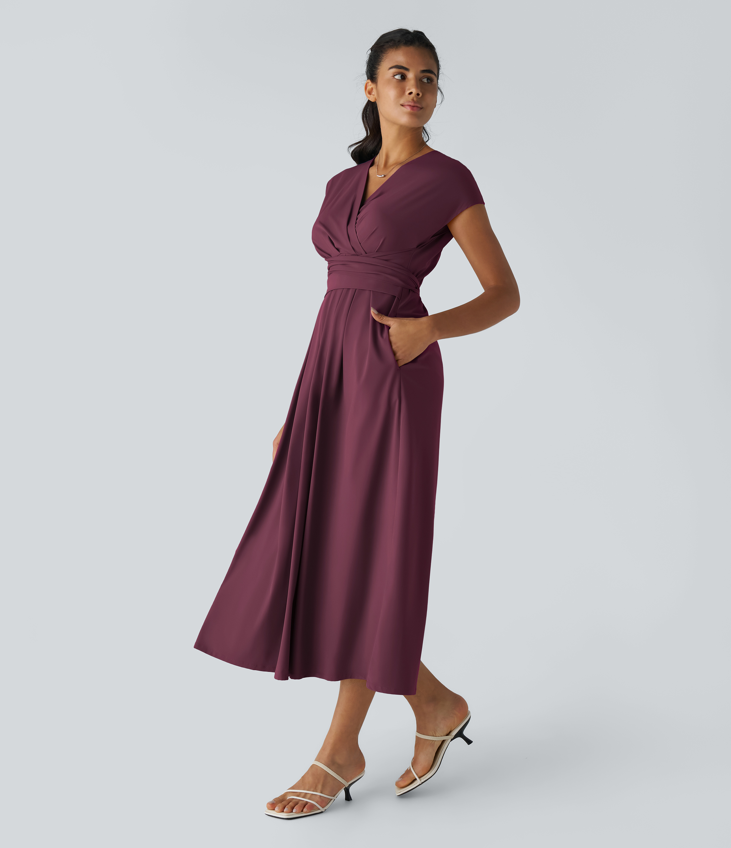 Amaranth Breezeful™ Robe décontractée midi, col en V, manches courtes, poche, nouage au dos, séchage rapide - longueur allongée / 2