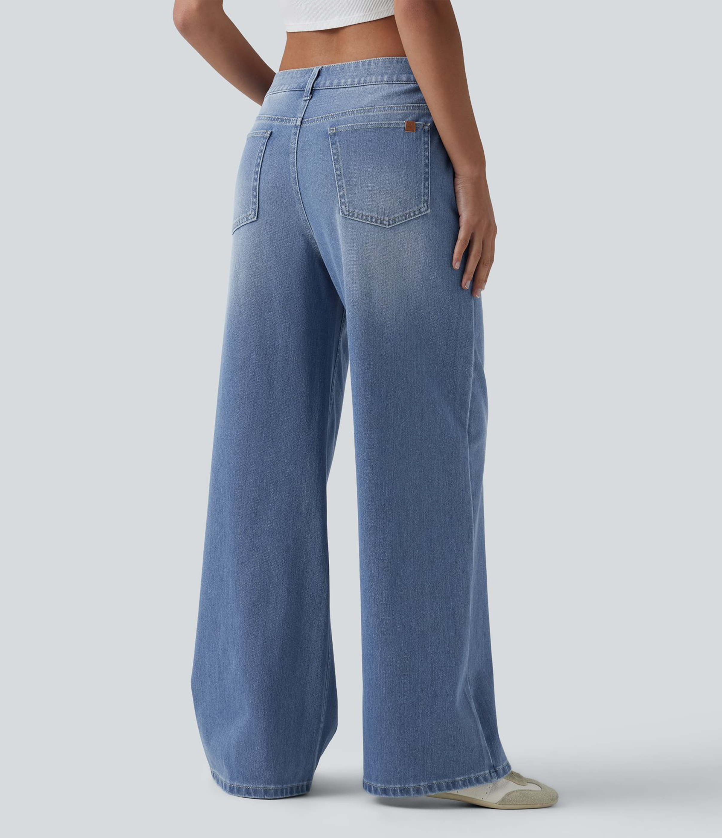 Blue Spruce Denim Halara Flex™ jeans casual de tiro medio, lavado, holgados de pierna ancha, con bolsillos / 2