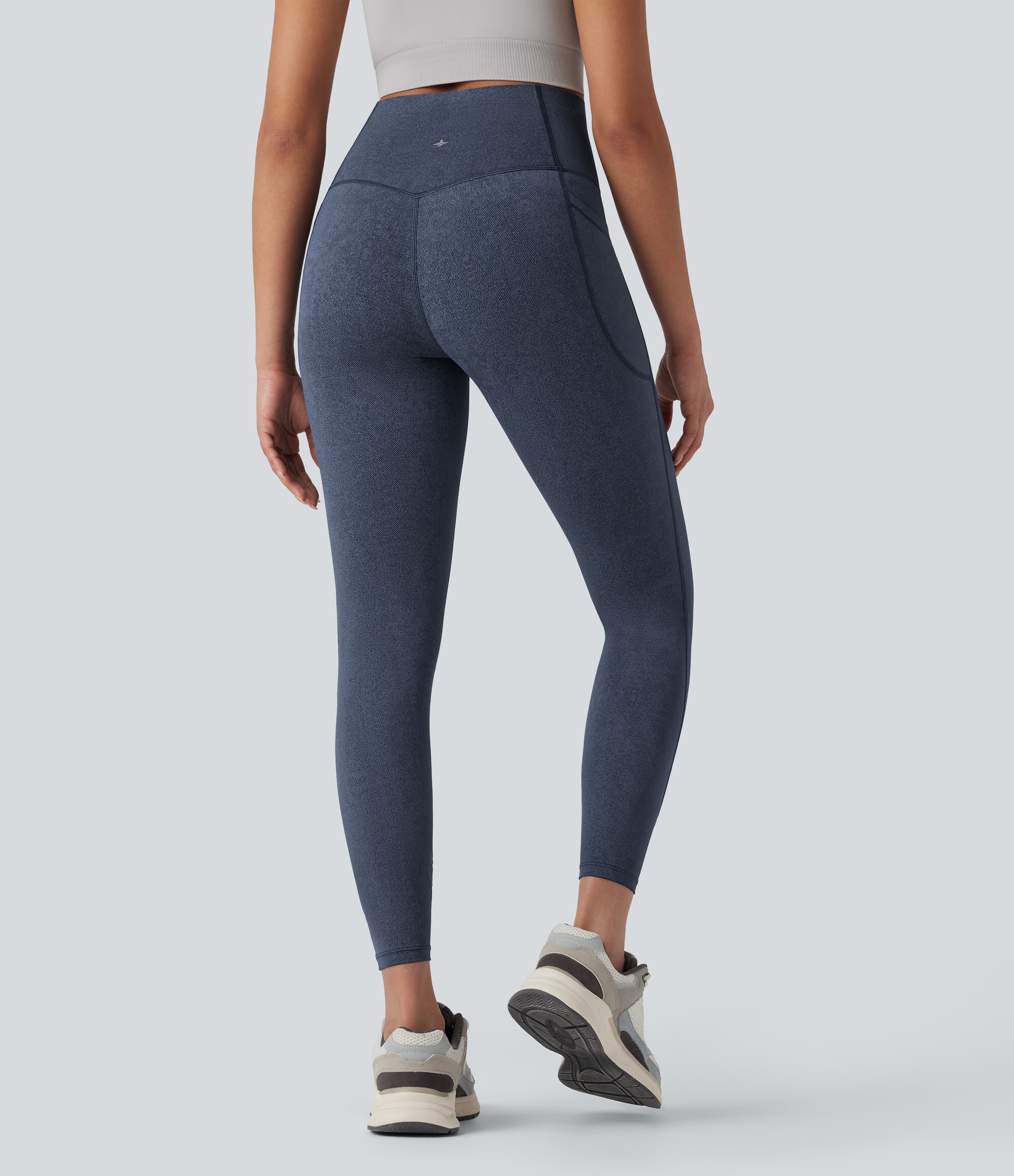 Blue Fade Halara UltraSculpt™ legging de yoga taille haute, gainant pour le ventre, imprimé denim, avec poches / 2