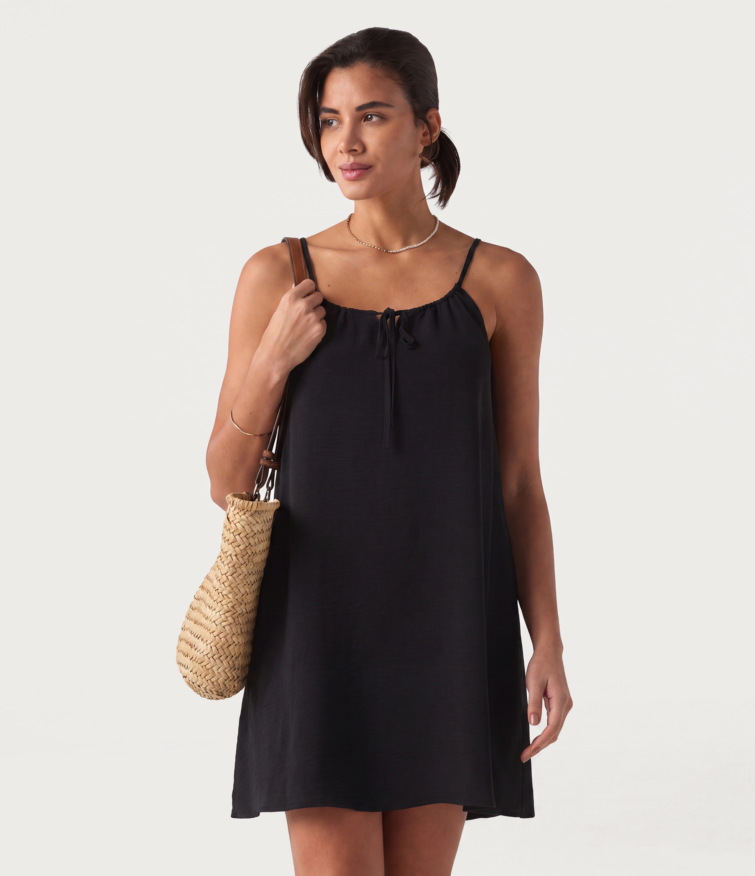 Robe courte à bretelles aspect lin avec laçage décoratif et poches