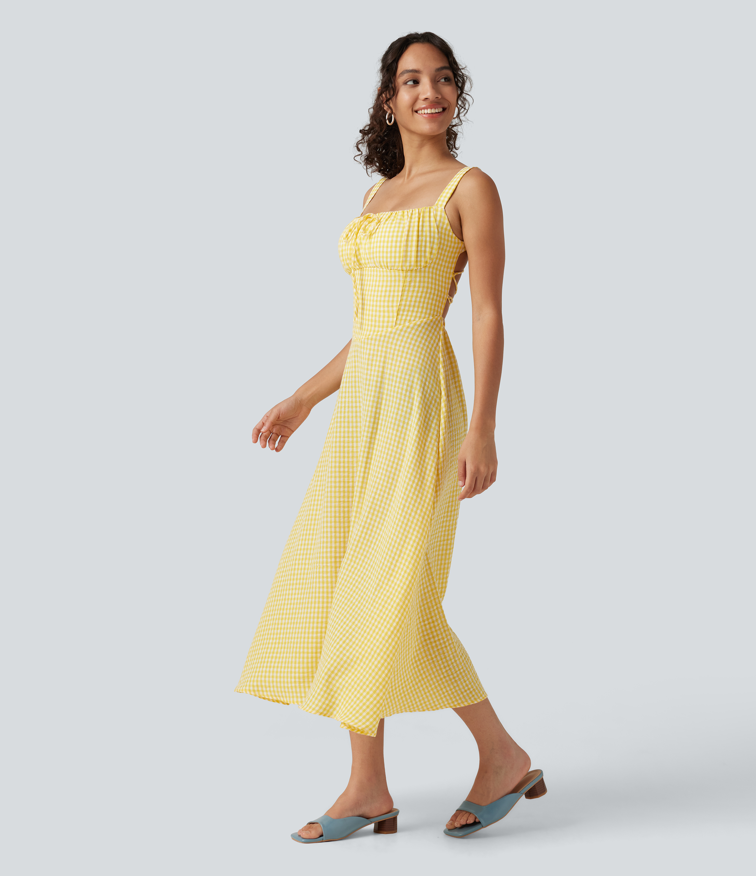 Robe de villégiature midi fluide à carreaux, effet lin — corset avec soutien‑gorge intégré, encolure carrée et dos croisé (dos nu)