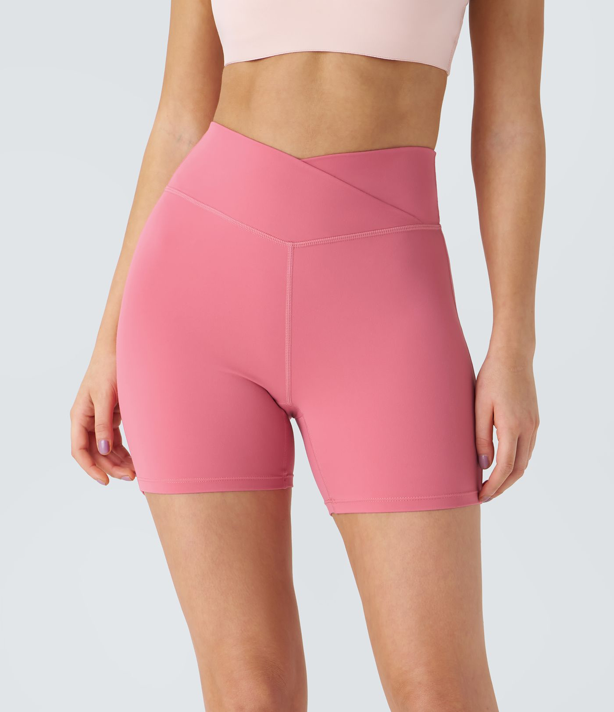 Begonia Rouge SoftlyZero™ short de yoga en peluche, taille haute, à empiècement croisé et détail froncé, 5'' / 2