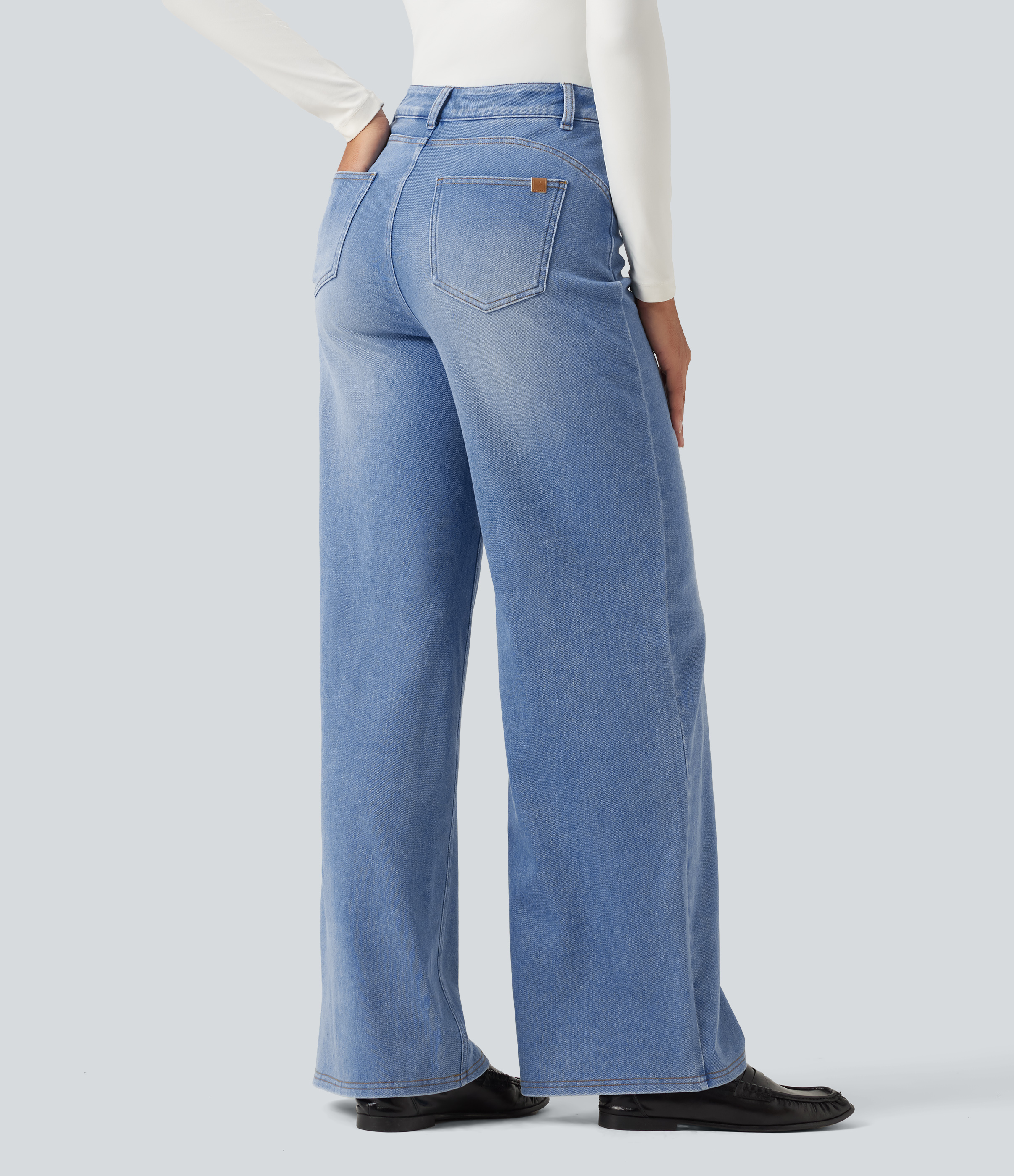 Vallarta Blue Denim Halara Flex™ jeans casual asimétricos de cintura alta con control del abdomen, pernera ancha y bolsillos / 2