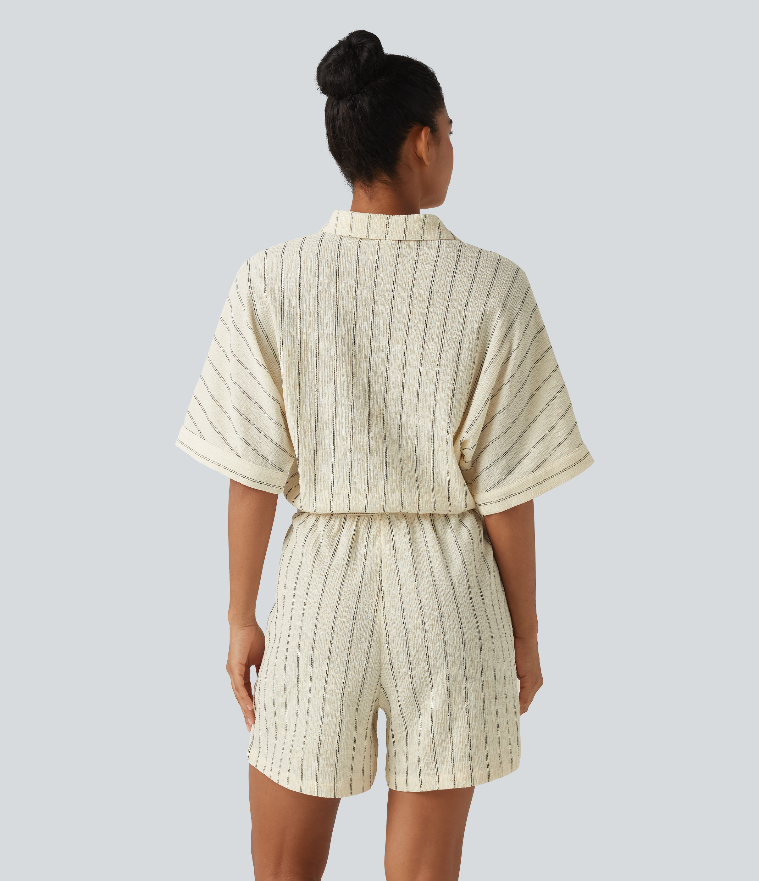 Cream Dual Stripe Mono casual a rayas con cuello, mangas murciélago, lazo y bolsillos - Easy Peezy / 2