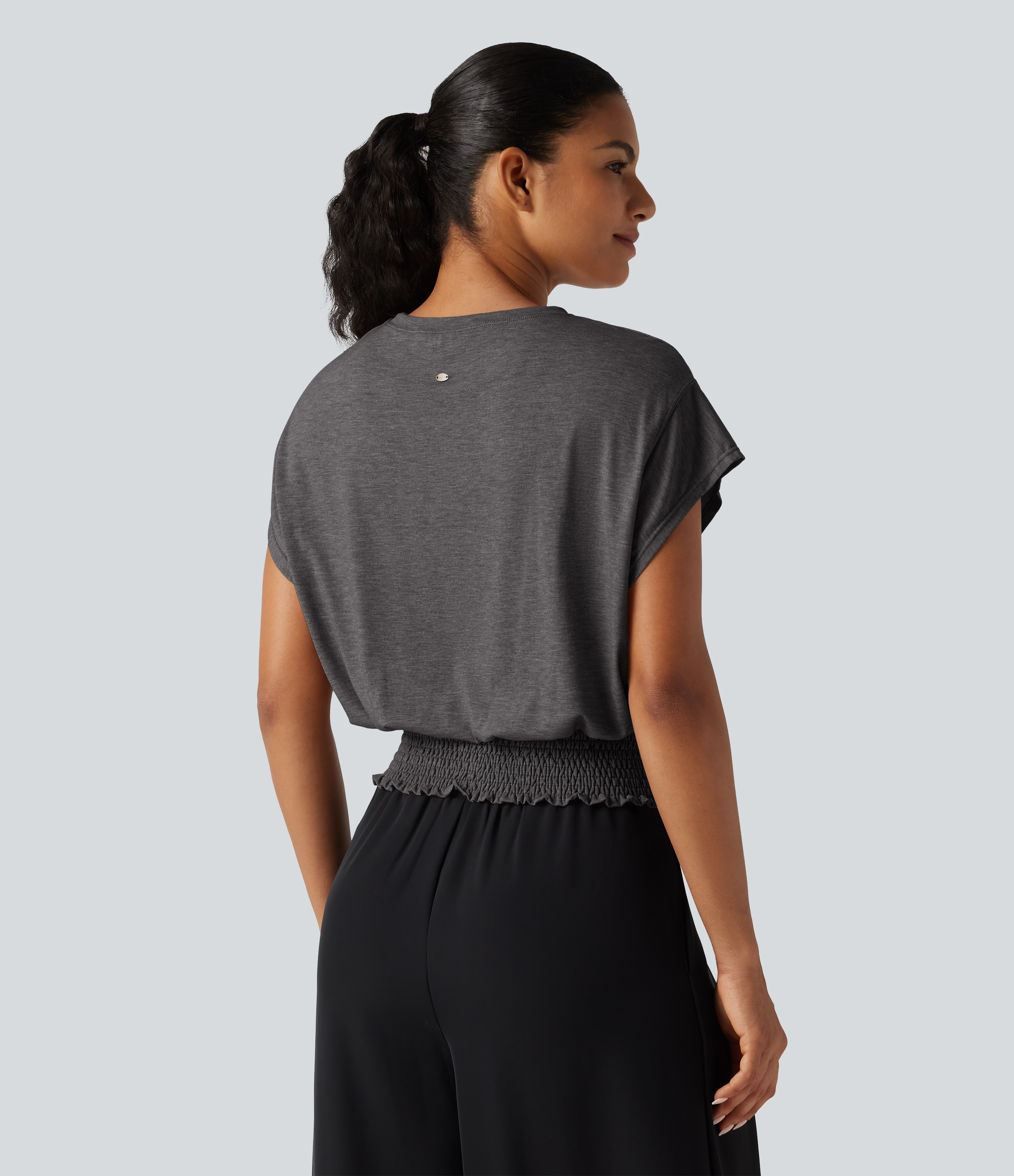 Darl Gray Floral Yarn Casual T-skjorte med rund hals, korte ermer og rynkede detaljer / 2