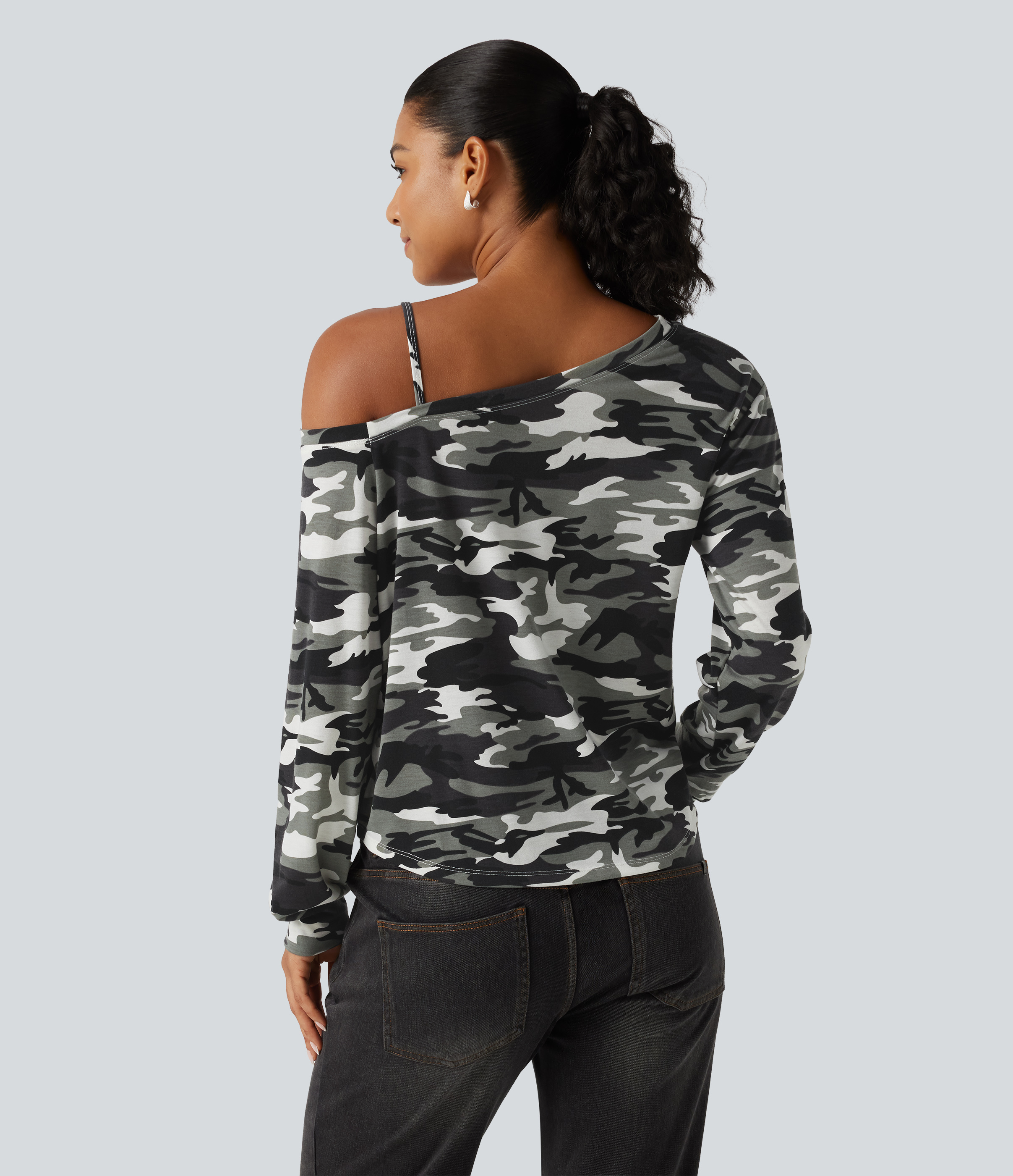Gray Camo Yksiolkaiminen, pitkähihainen camokuvioinen rento toppi / 2