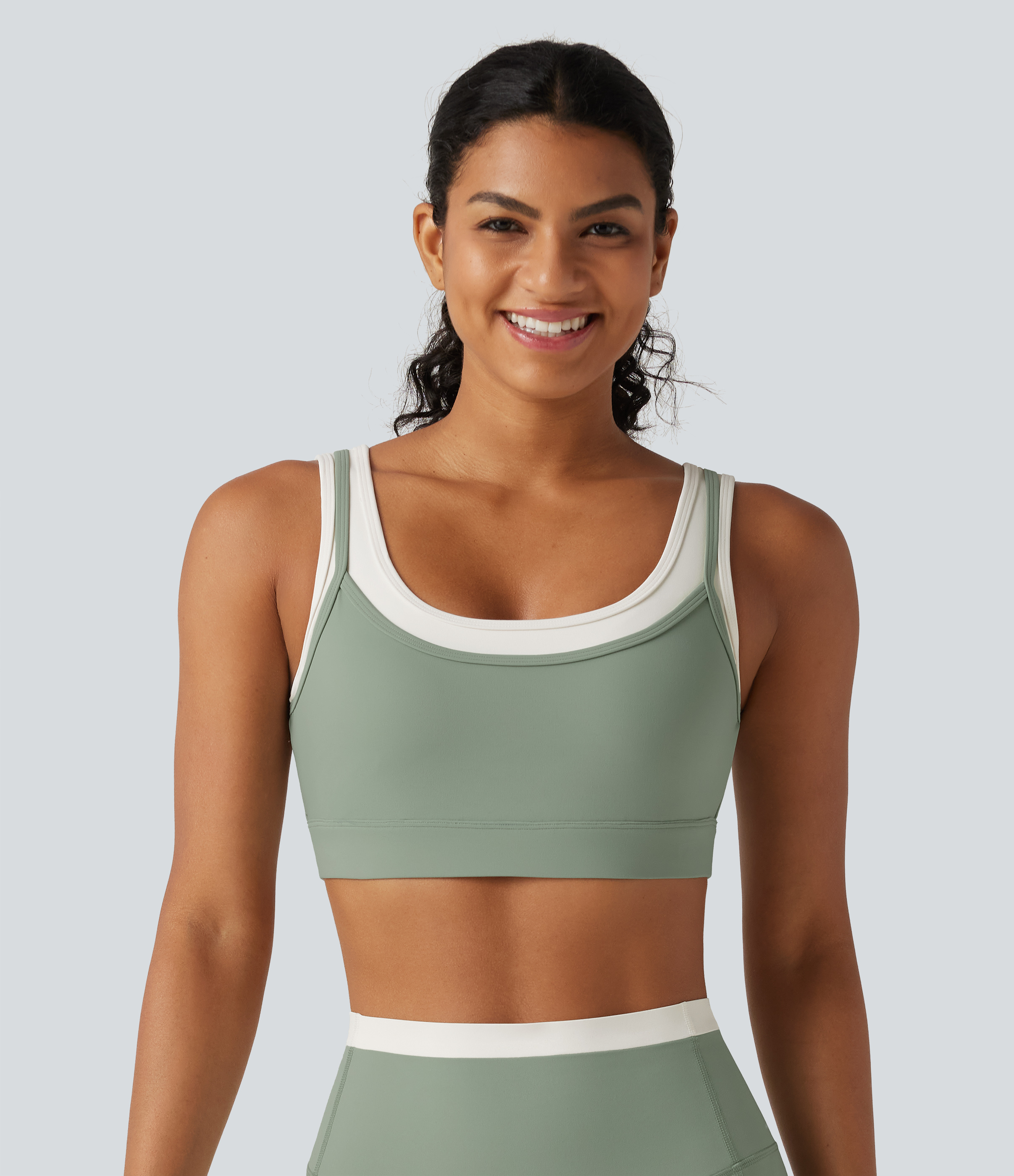 Iceberg Green Halara UltraSculpt™ brassière de yoga à maintien moyen — encolure en U, soutien-gorge intégré et color block torsadé / 2