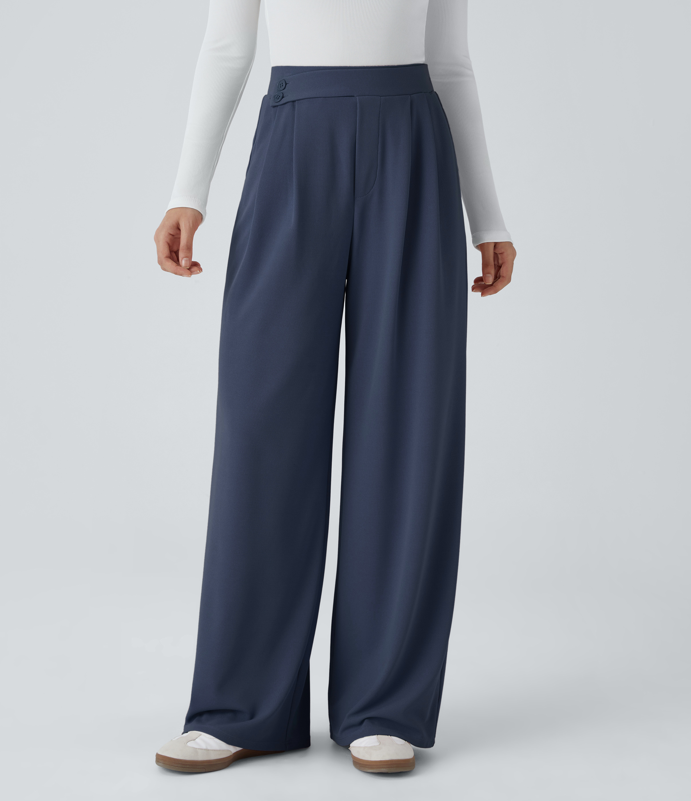 Pantalón tiro alto botón bolsillo lateral plisado pierna ancha