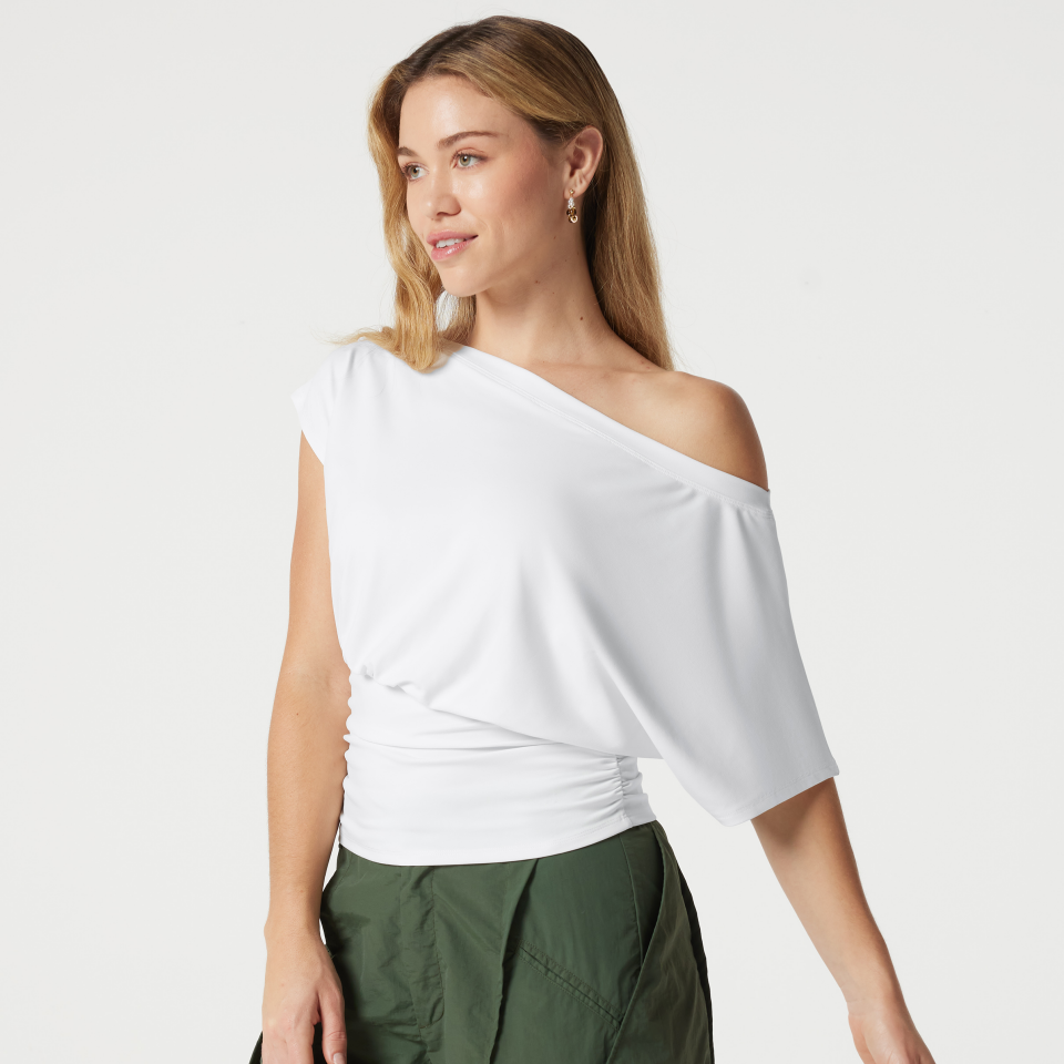 One-shoulder/Off-shoulder Tops