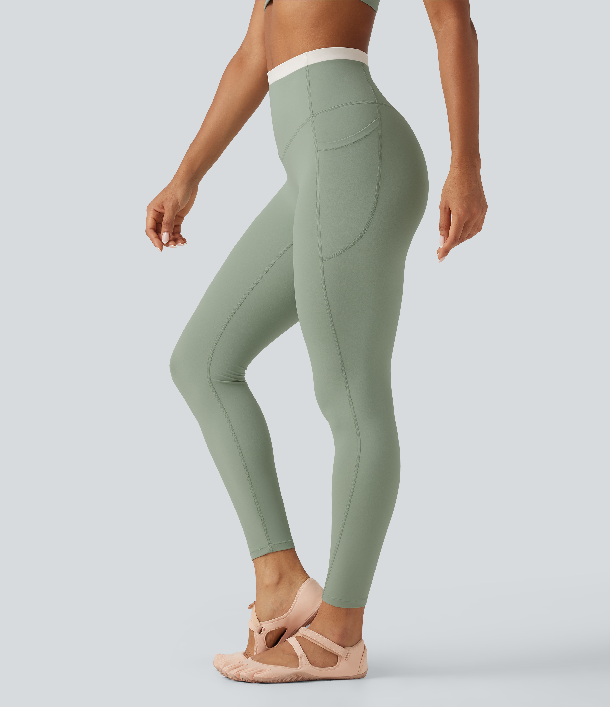Iceberg Green Halara UltraSculpt™ - Yoga-Leggings mit hohem Bund, Seitentaschen, Bauchkontrolle und Farbblock - skinny fit / 1