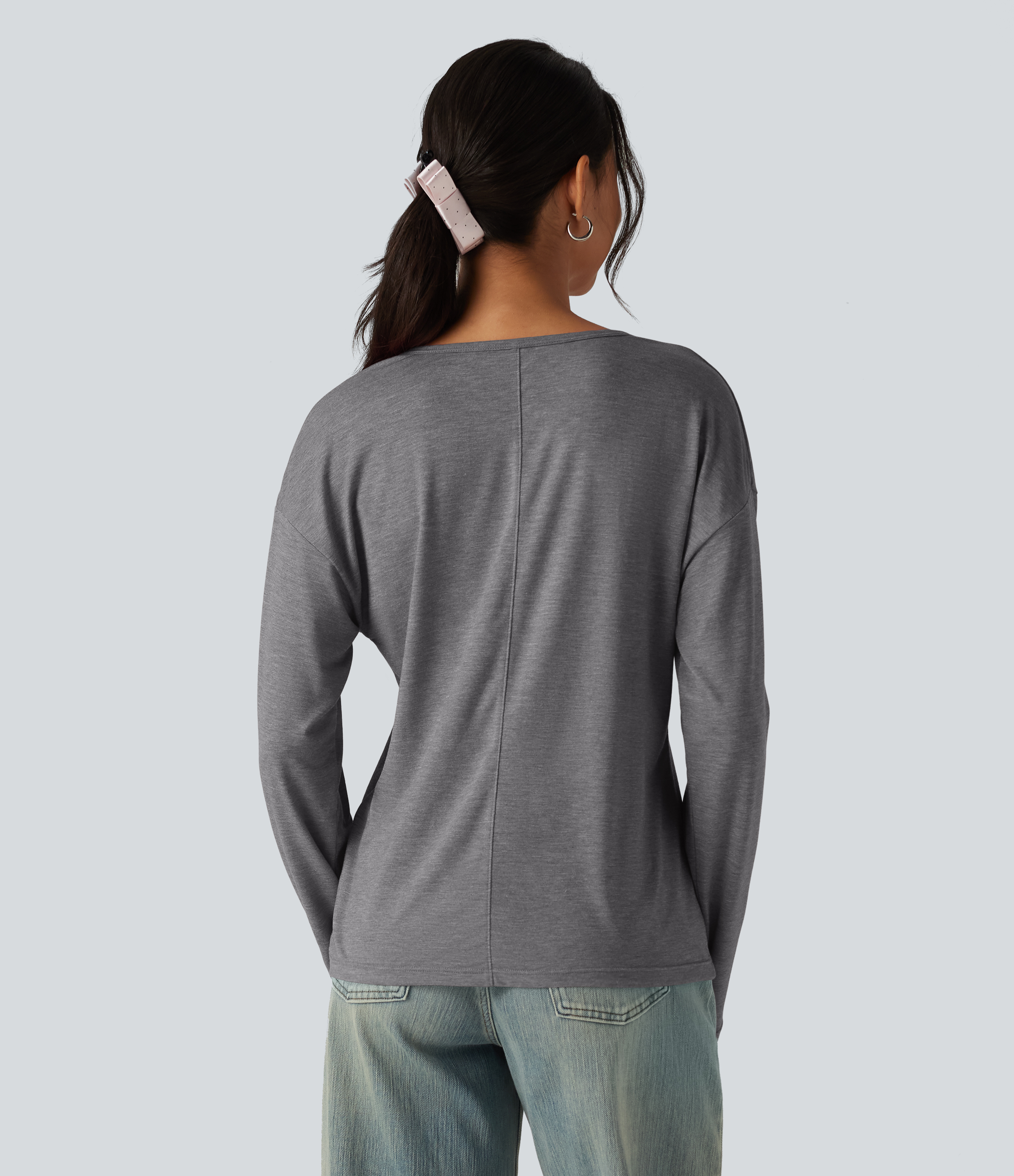 Darl Gray Floral Yarn Camiseta casual de manga longa com decote em V - corte relaxado, tecido mesclado / 2