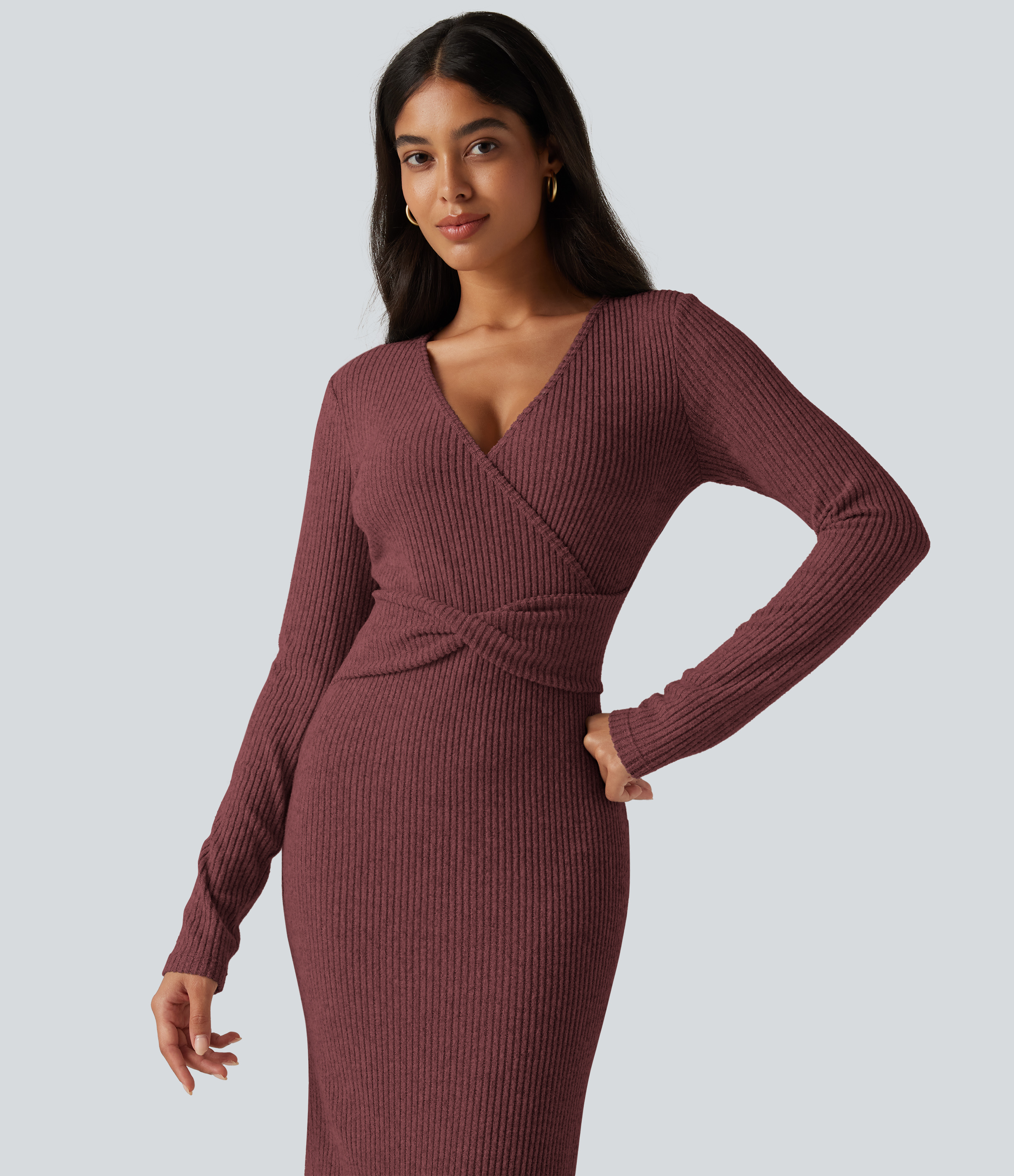 Robe midi moulante en maille côtelée à col V et manches longues