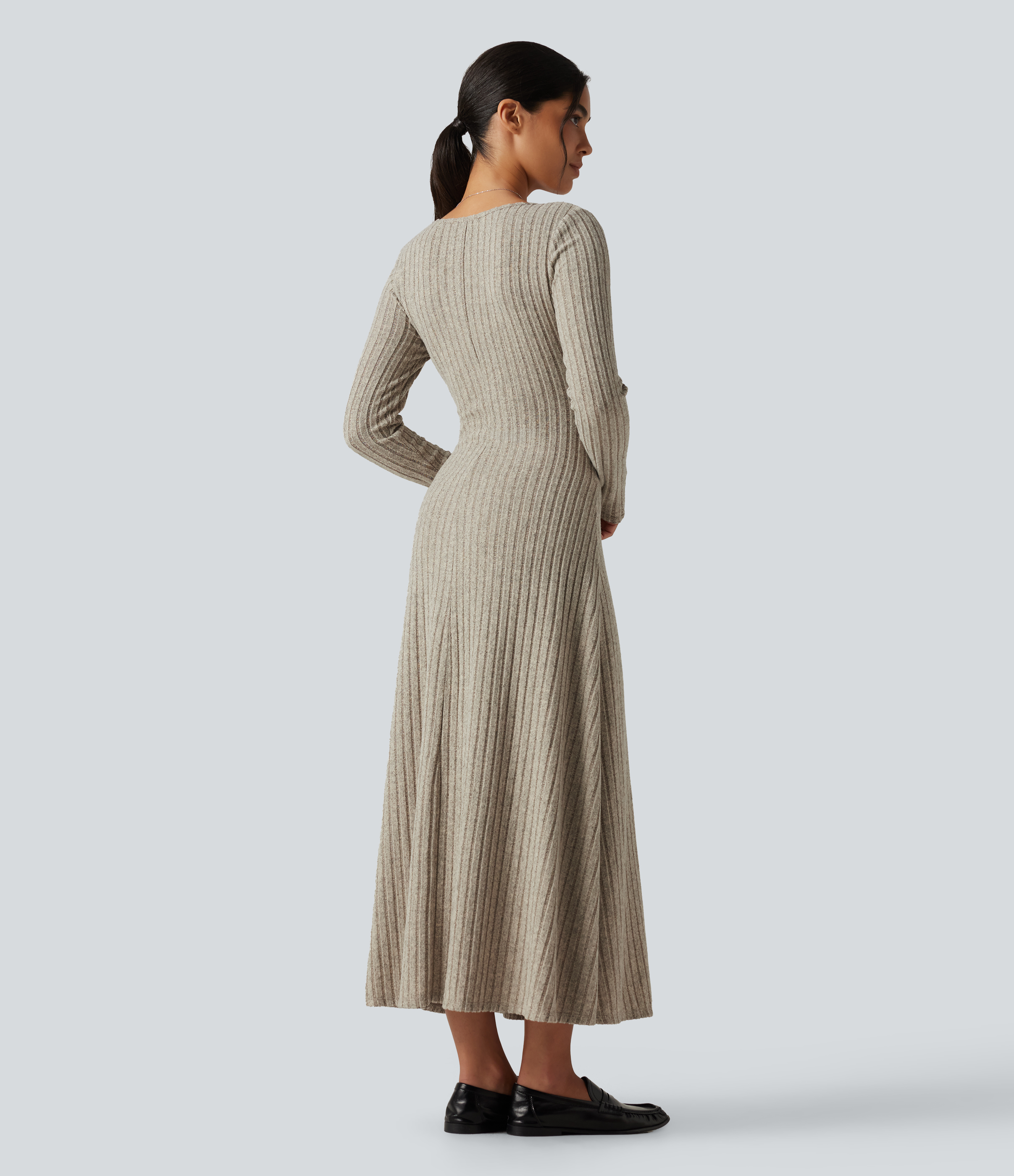 Warm Grey Floral Velvet Lässiges Midikleid aus geripptem Strick mit U-Ausschnitt und langen Ärmeln / 2