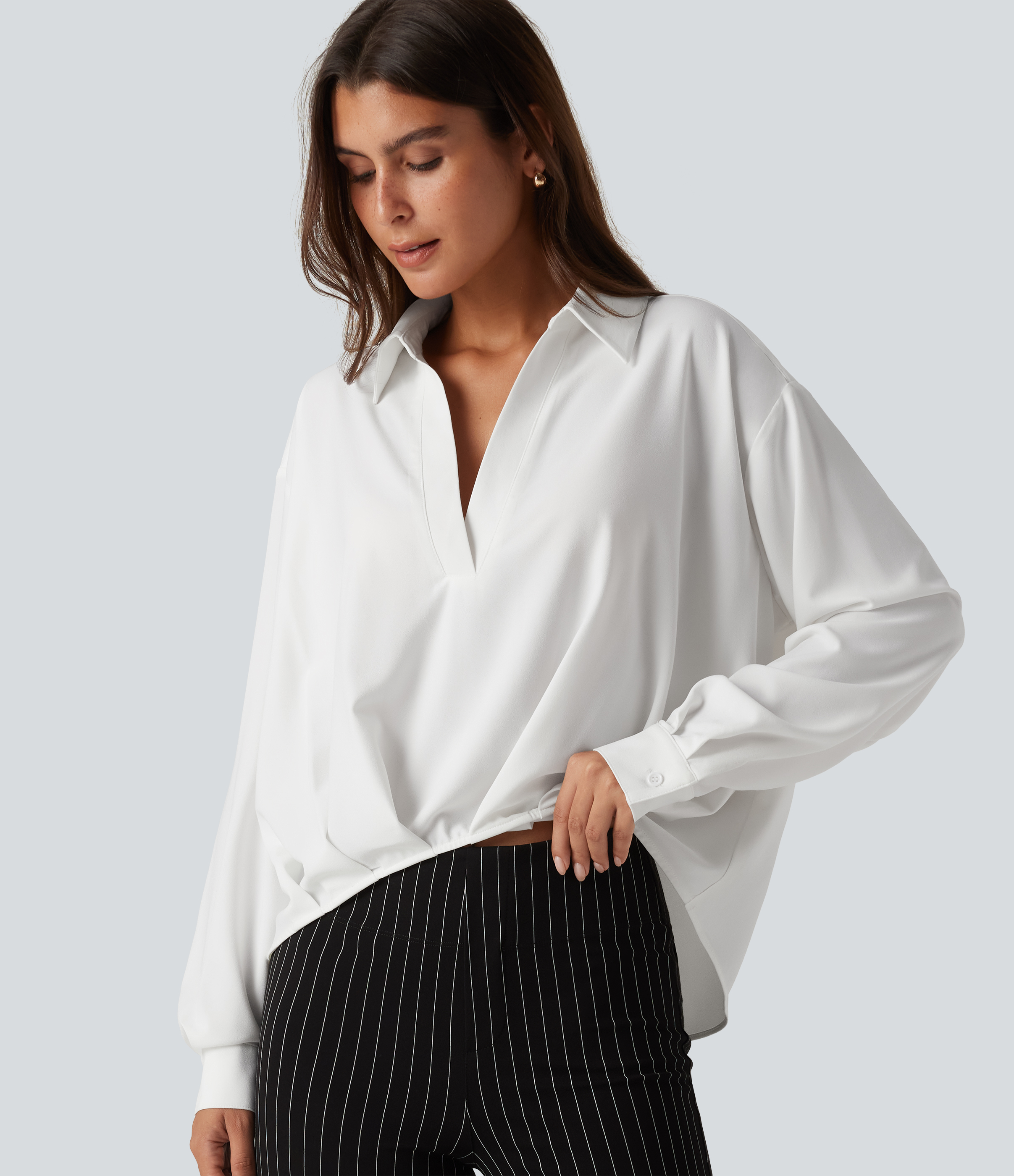 Bluse mit Kragen, langen Ärmeln und abgerundetem Saum 