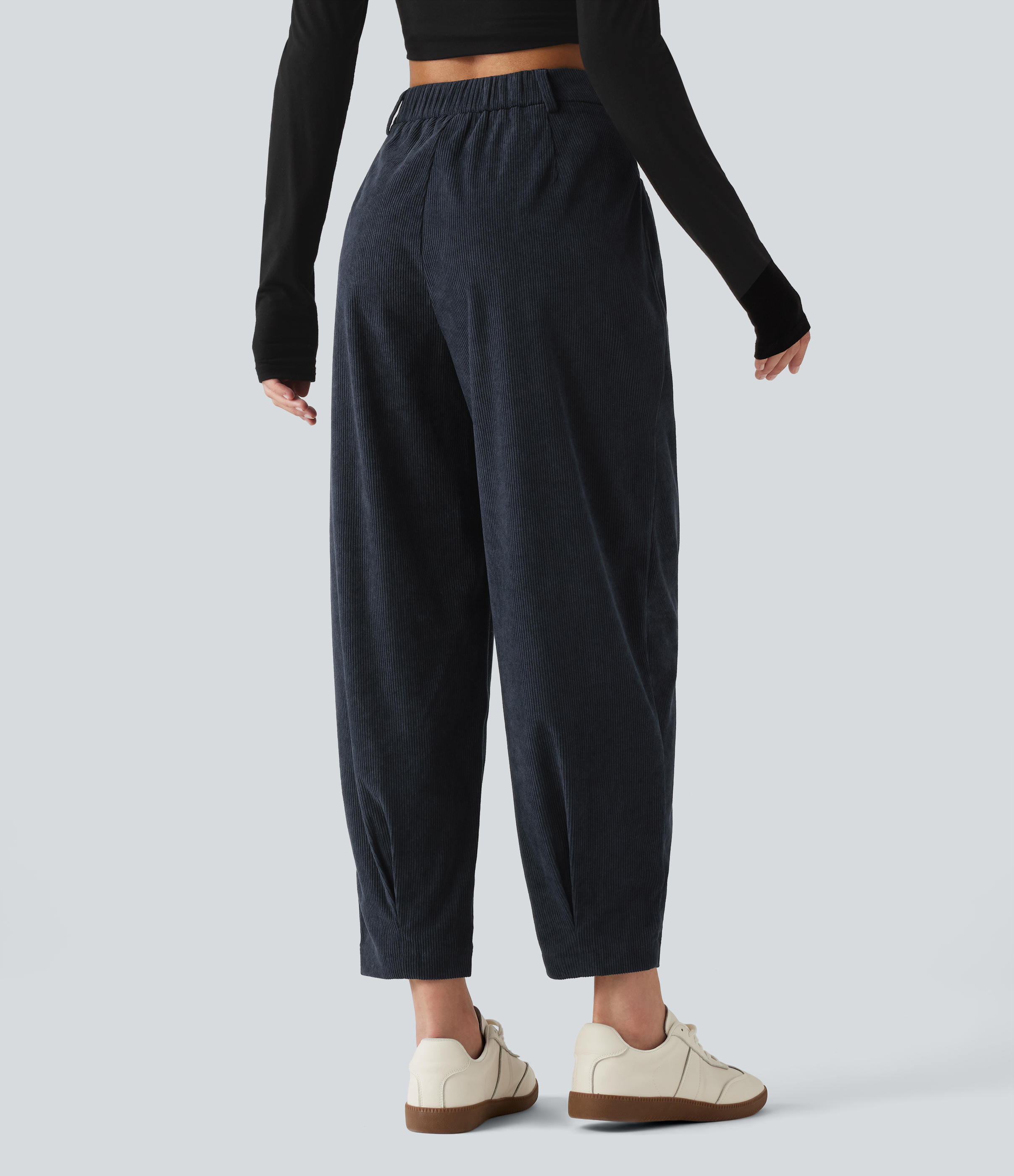 Baritone Blue Lässige, schmal zulaufende Hose aus Cord mit hohem Bund und Seitentaschen / 2