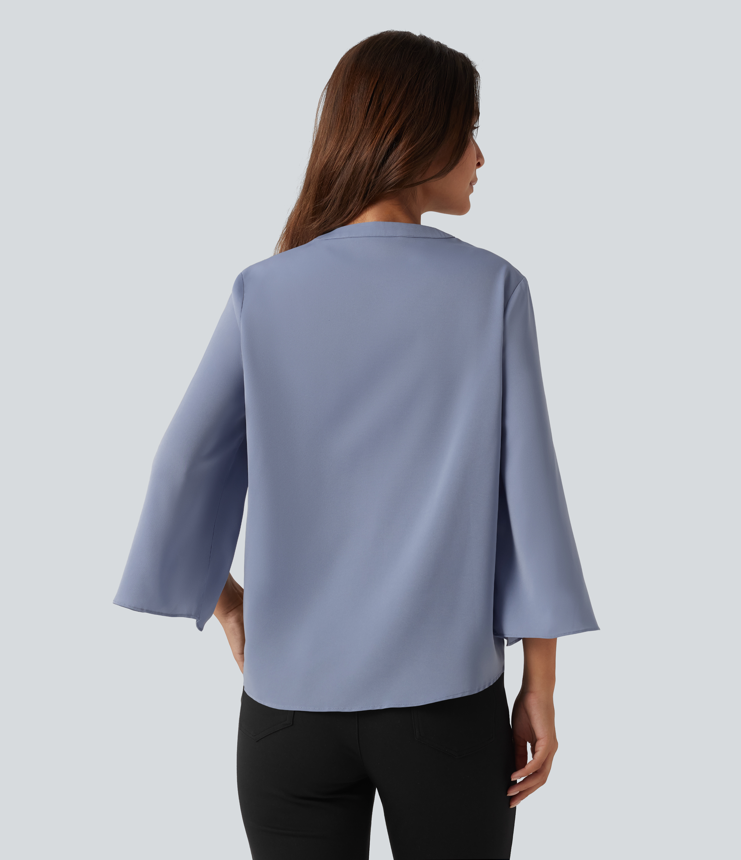 Rain Washed Blouse de bureau à col V, manches longues à volants et ourlet arrondi / 2