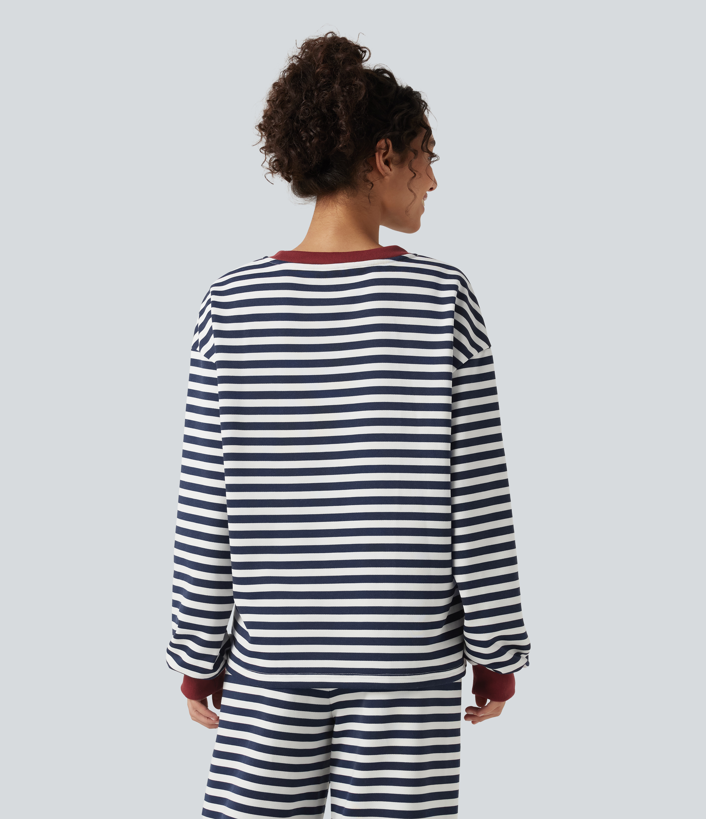 Weekend Coast Sweat-shirt de détente rayé à encolure arrondie et manches longues / 2