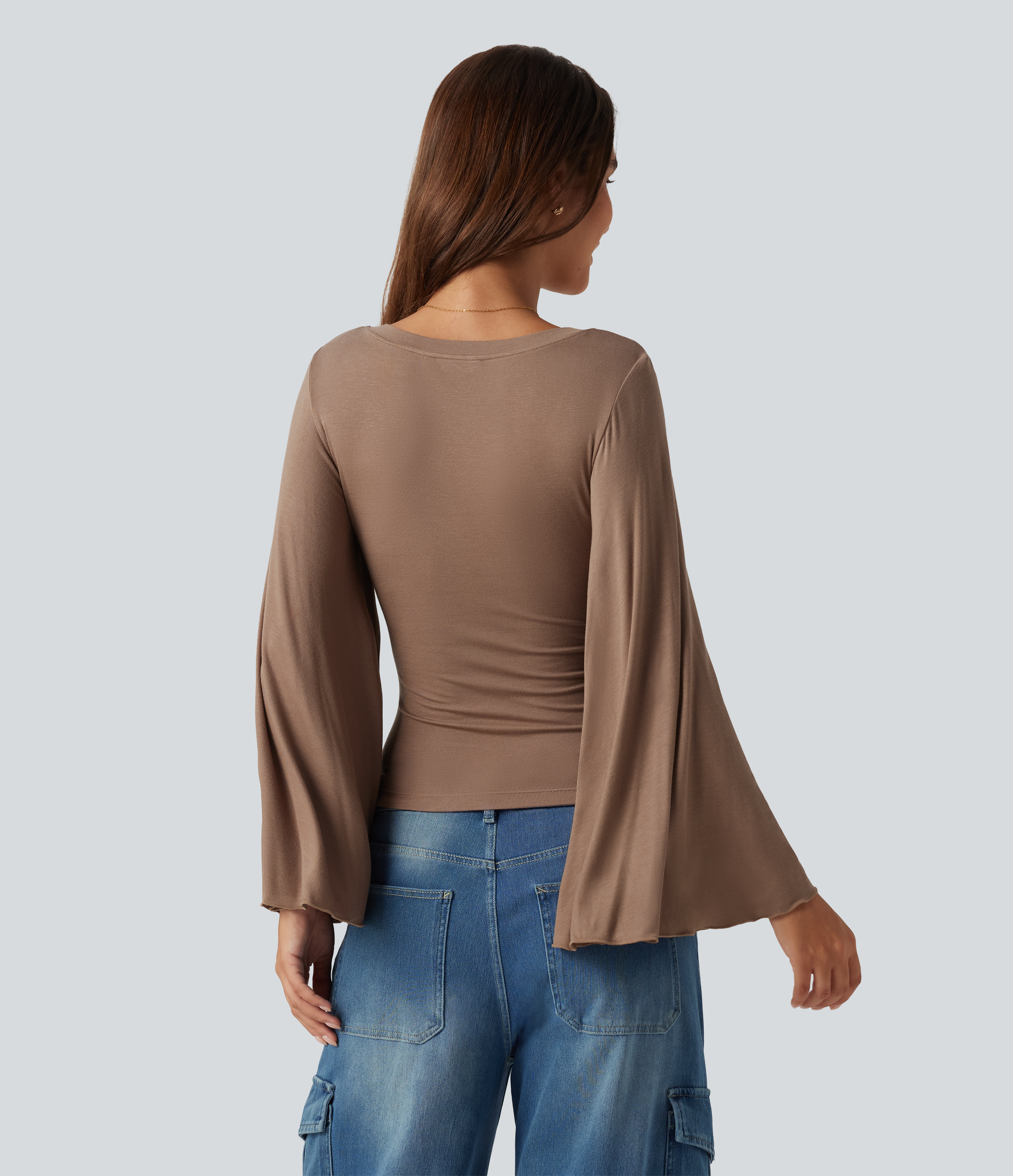 Beaver Fur Gerafftes, geripptes T-Shirt mit V-Ausschnitt und Volantärmeln / 2