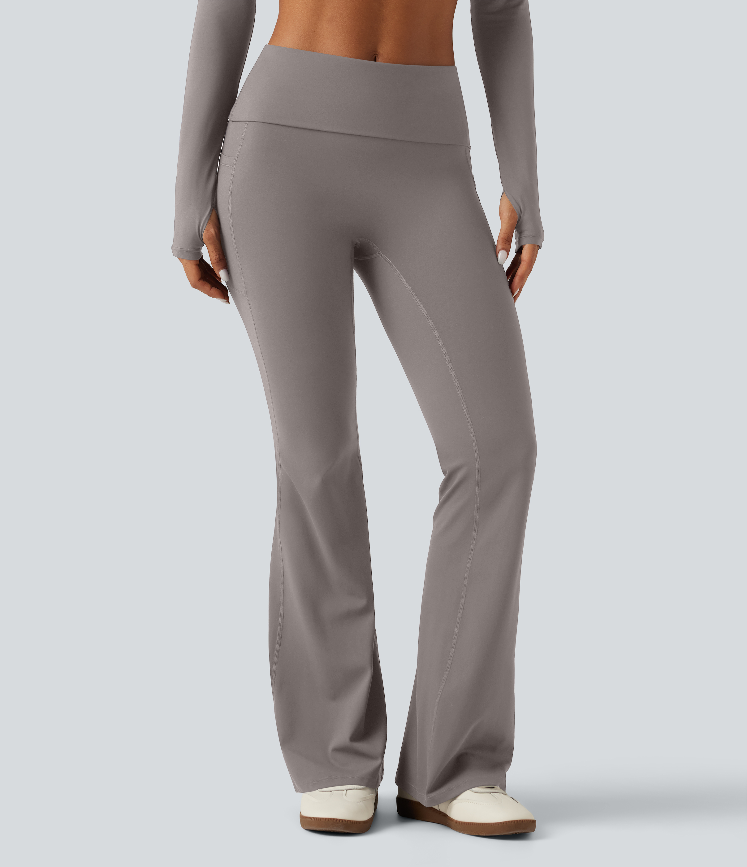 SoftlyZero™ - Ausgestellte Yoga-Leggings mit mittelhohem Umschlag-Bund und Seitentaschen