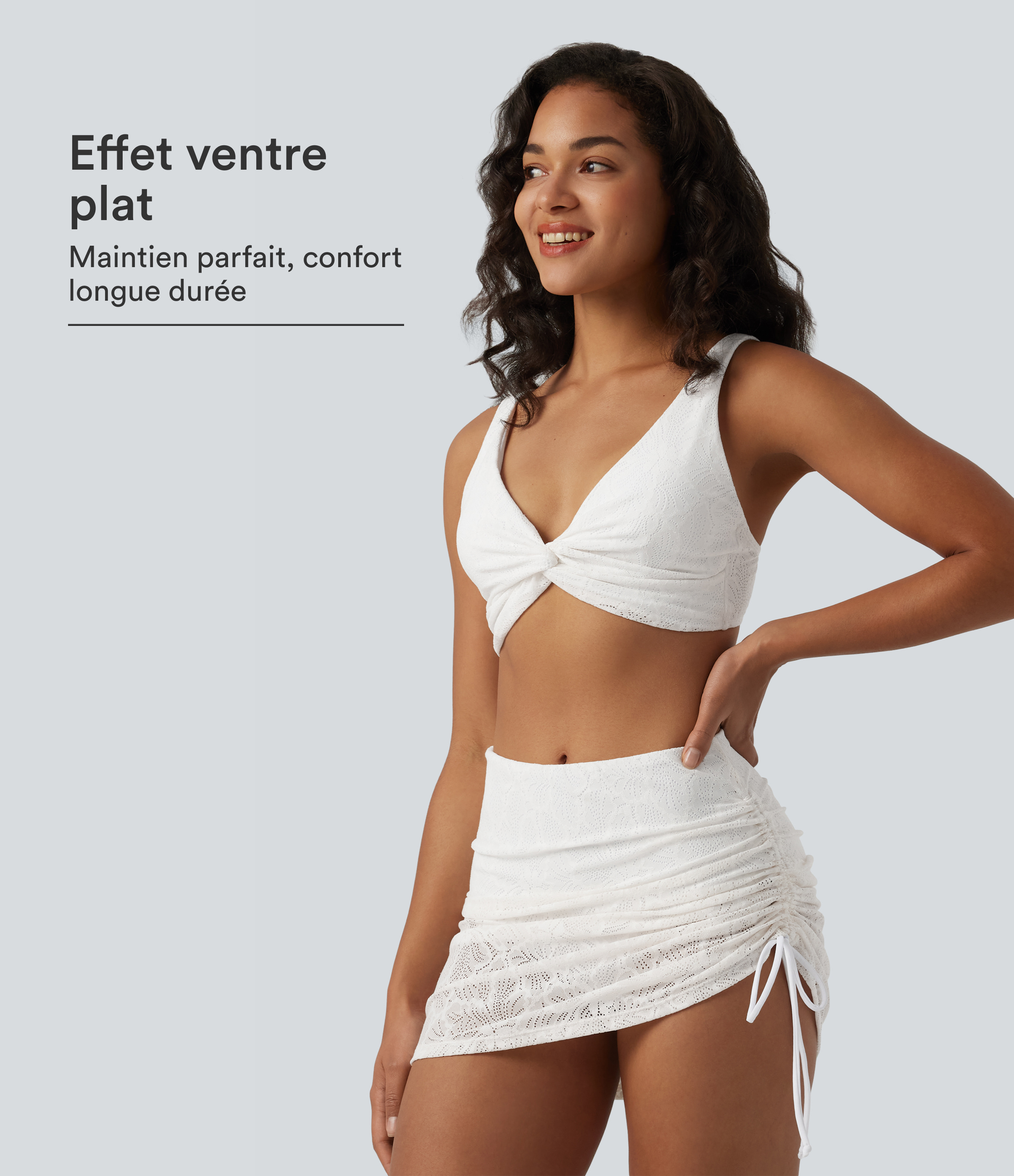 Bikini 2 pièces avec bas jupe-short 2-en-1, col V profond ventre plat, détail torsadé, bretelles réglables, cordon de serrage et superposition en dentelle