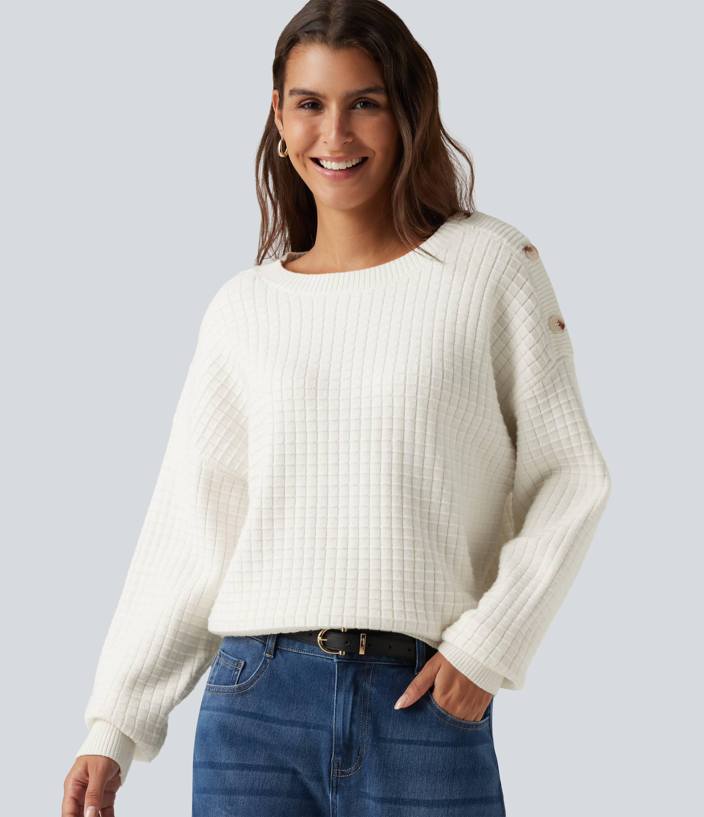 Pull à encolure arrondie, épaules tombantes et manches longues