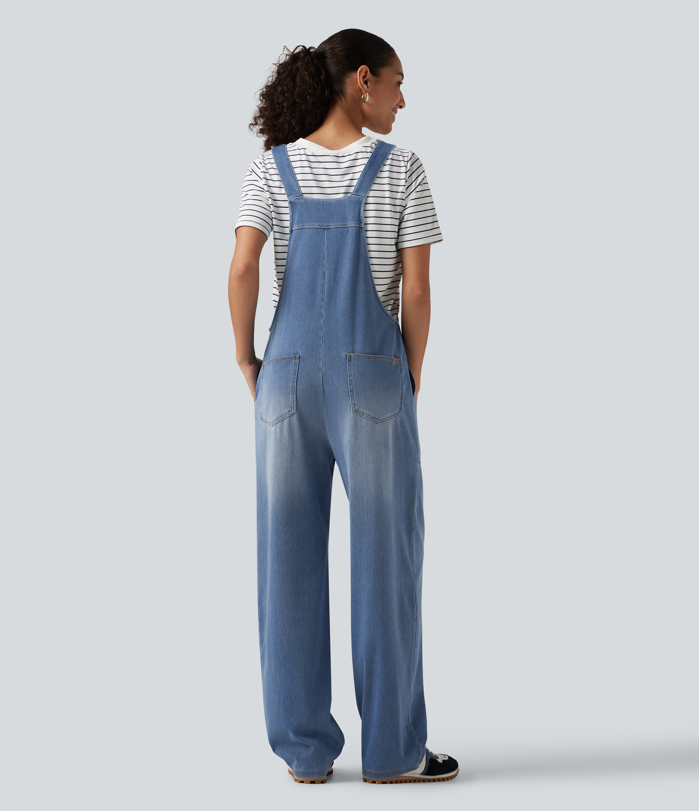  Blue Jasper Denim Halara Flex™ salopette décontractée en jean, col en U, sans manches, à jambes ballon, avec poches / 2