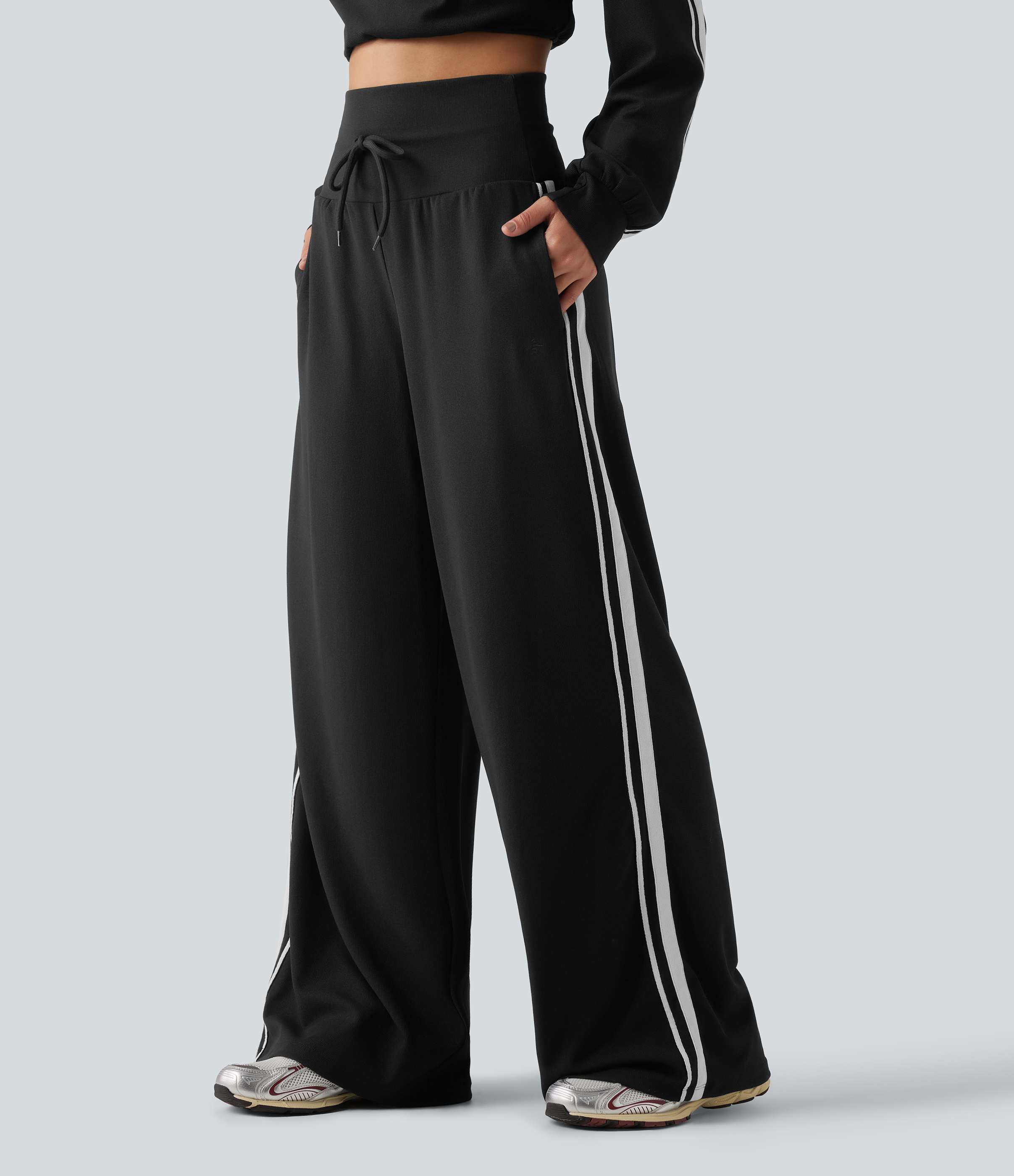 Pantalon gaufré taille haute à cordon de serrage, coupe large et bandes latérales avec poches