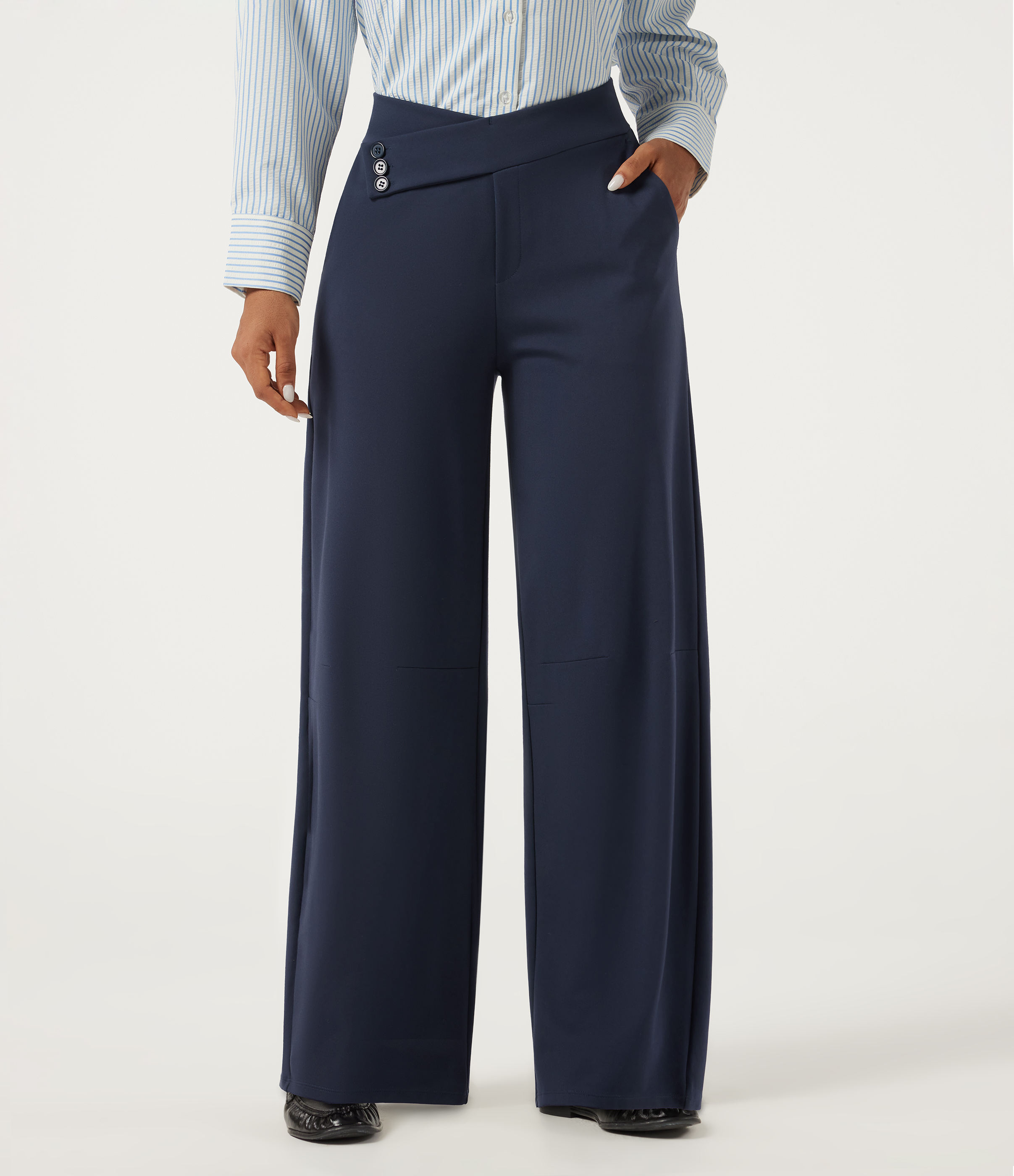 Pantalones de trabajo de tiro medio, pernera tipo barril con detalle cruzado y bolsillos