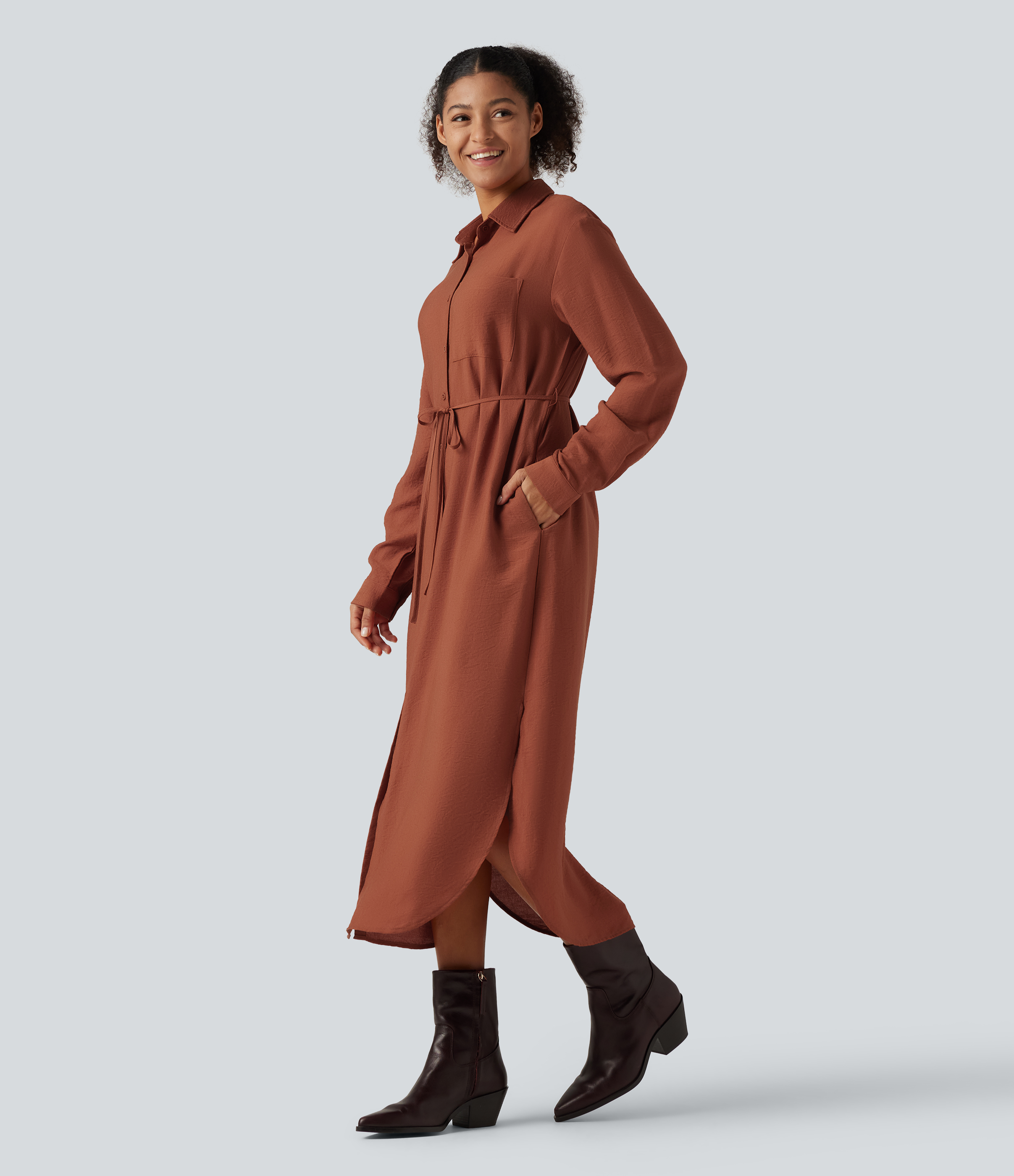 Robe-chemise midi à col, manches longues, ceinture et ourlet arrondi fendu avec poches