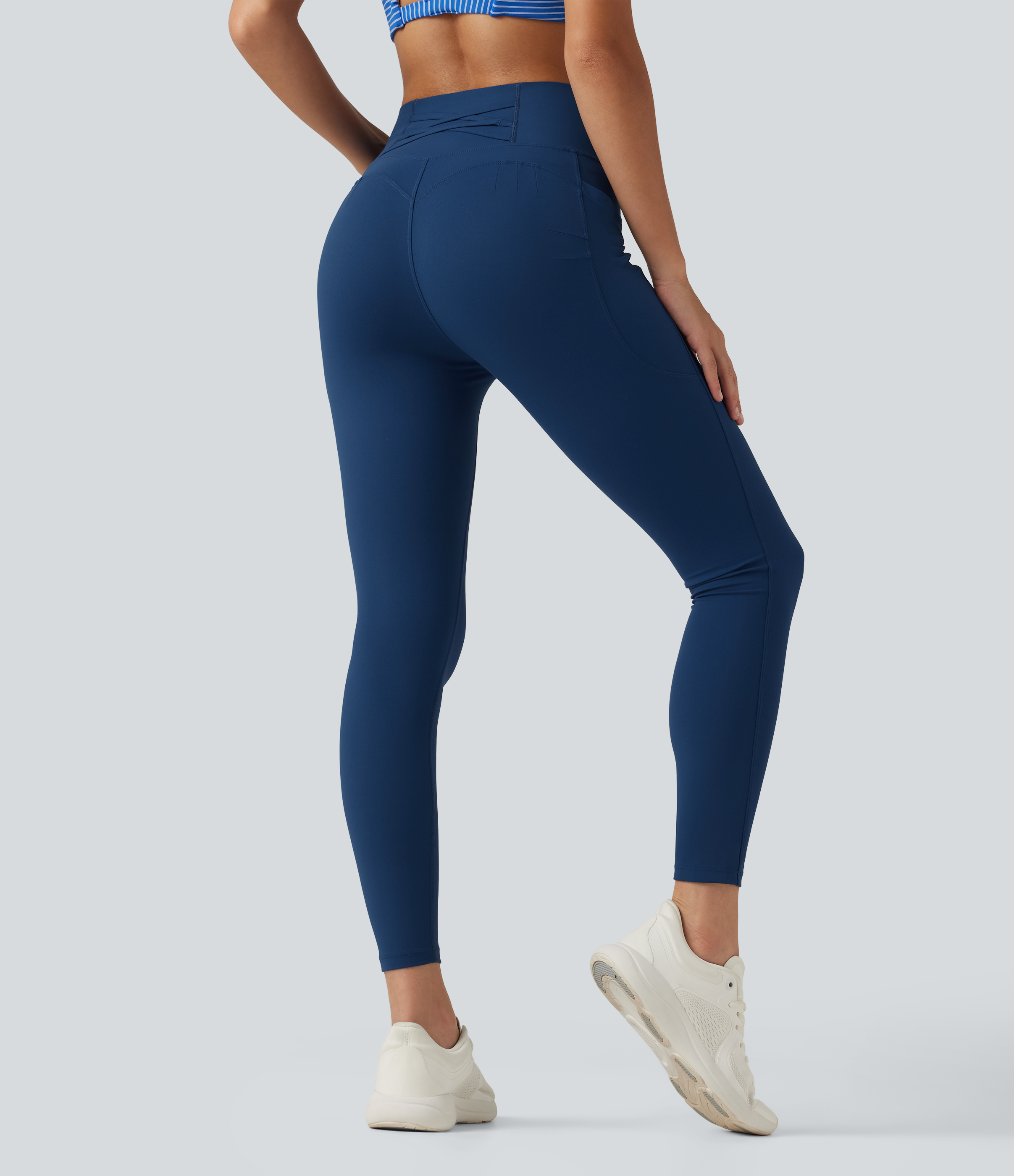 Navy Peony Halara UltraSculpt™ Leggings de entrenamiento de talle alto con control abdominal, cinturilla cruzada y bolsillos / 2