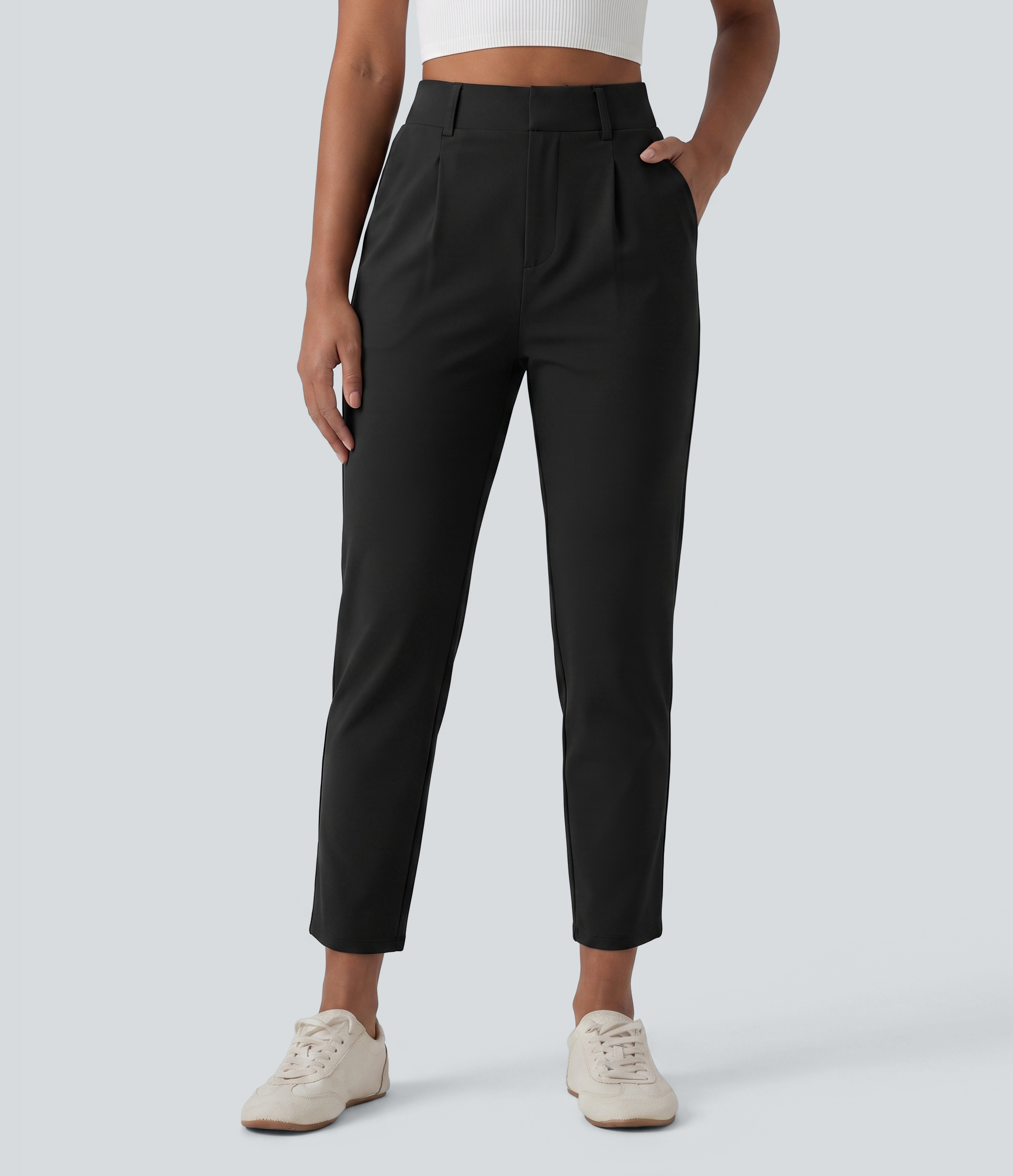 Schmal zulaufende Golfhose aus Krepp mit hohem Bund und Seitentaschen