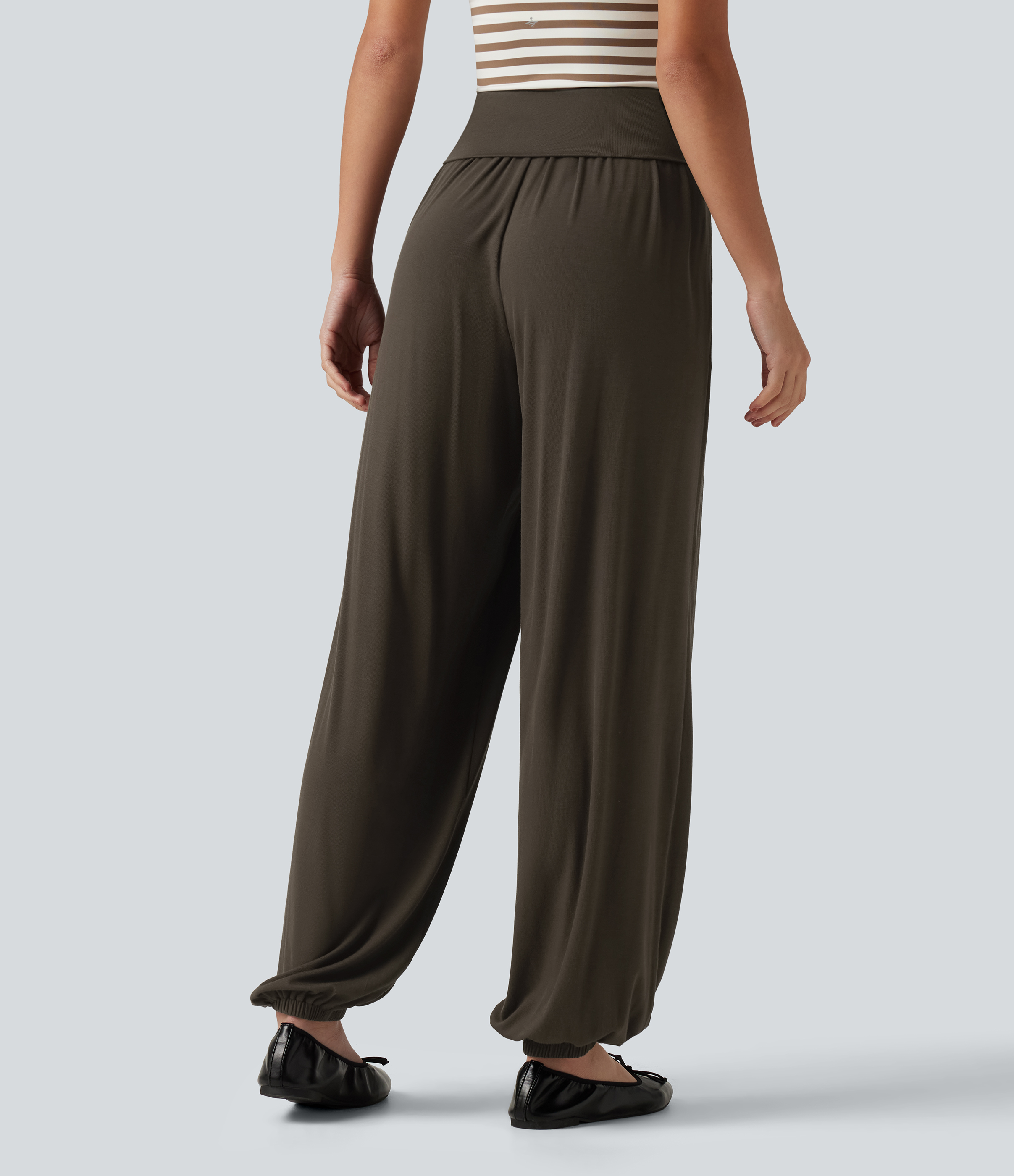 Dark Earthy Brown Mid Rise Casual Joggers with Pockets / 2