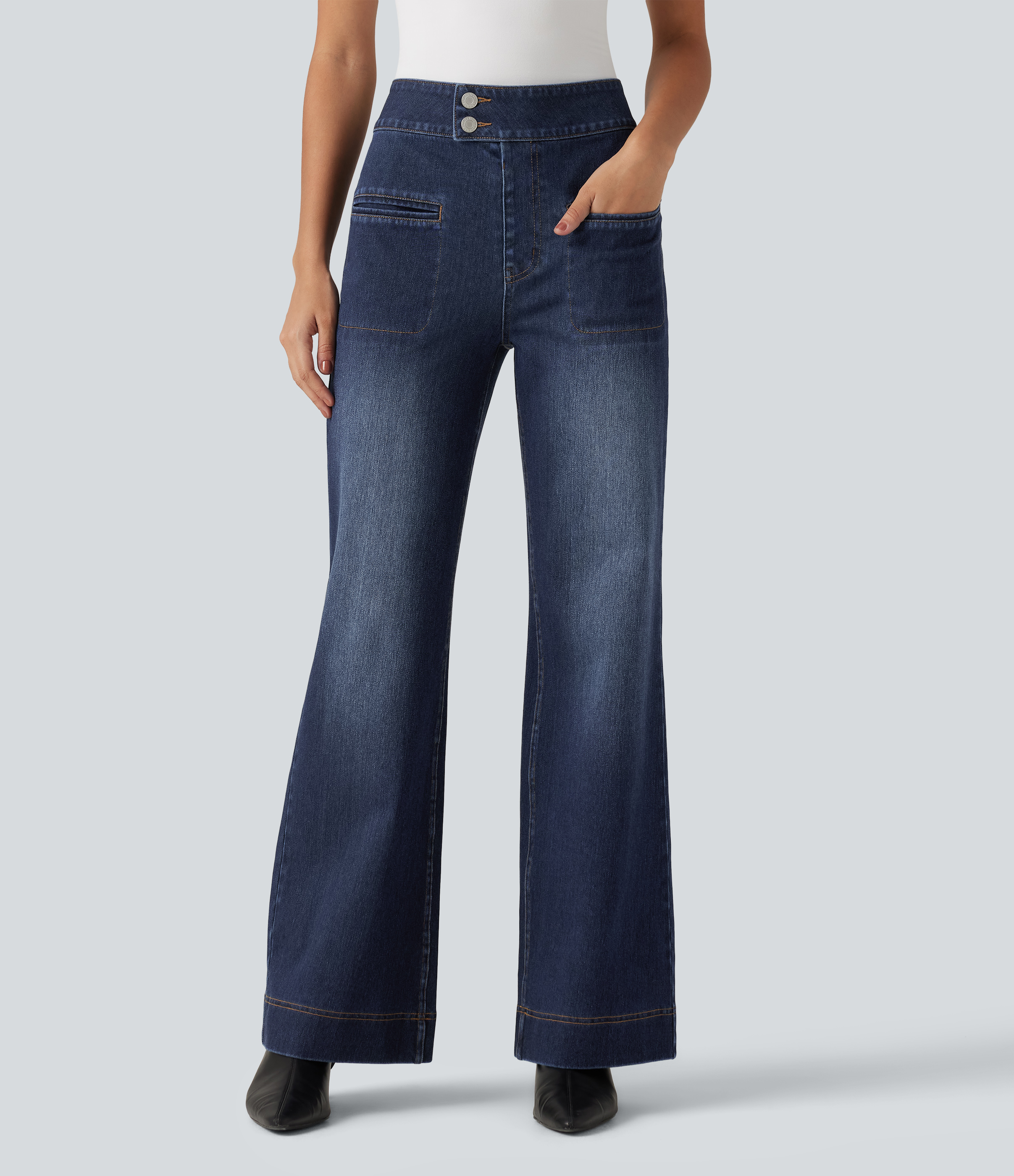 Pageant Blue Denim Halara Flex™ jeans casual de talle alto en punto elástico, pernera recta, con bolsillos / 1