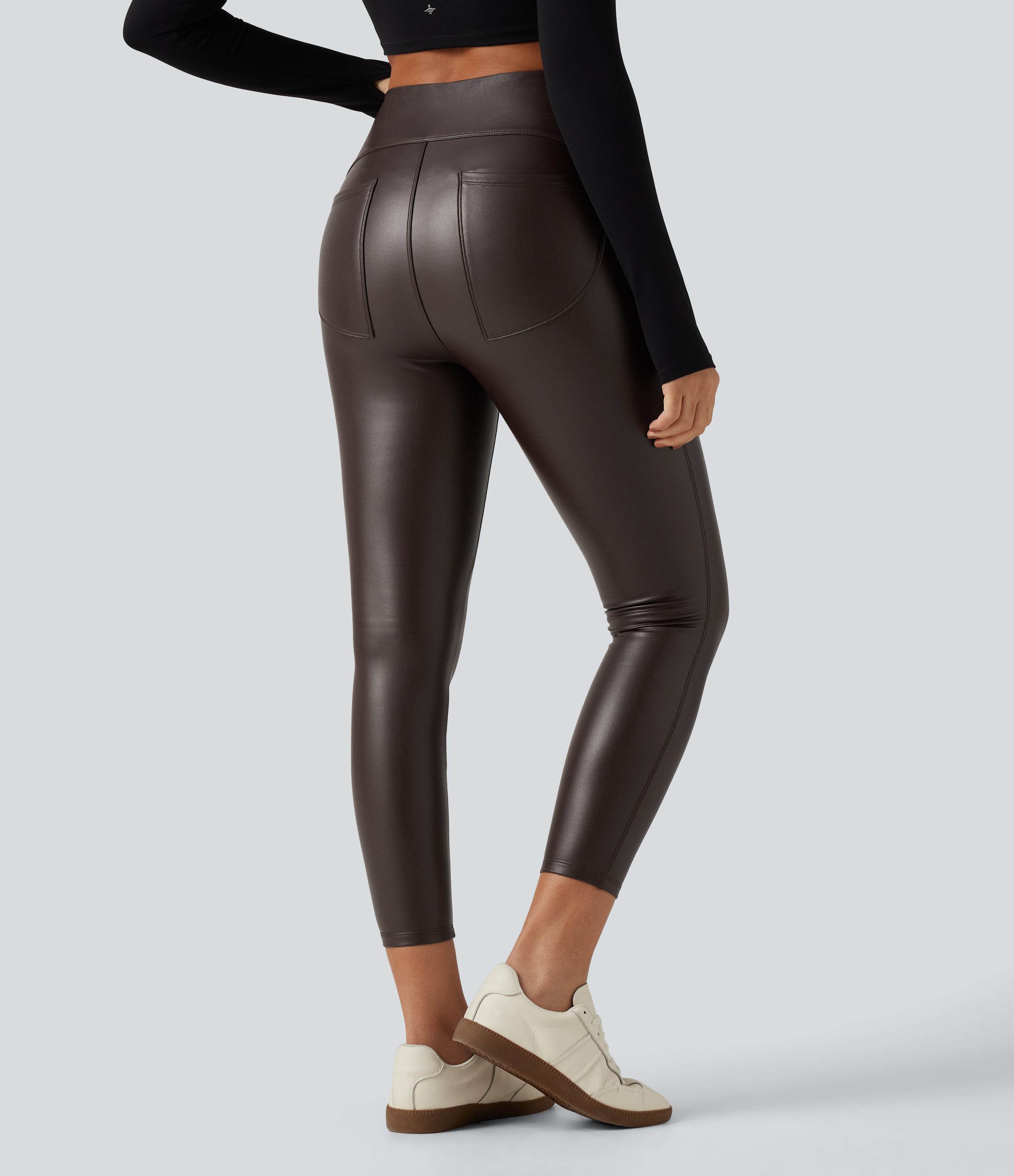 Hot Fudge Leggings de yoga à taille haute, froncés, extensibles, en polaire PU, avec poches / 2