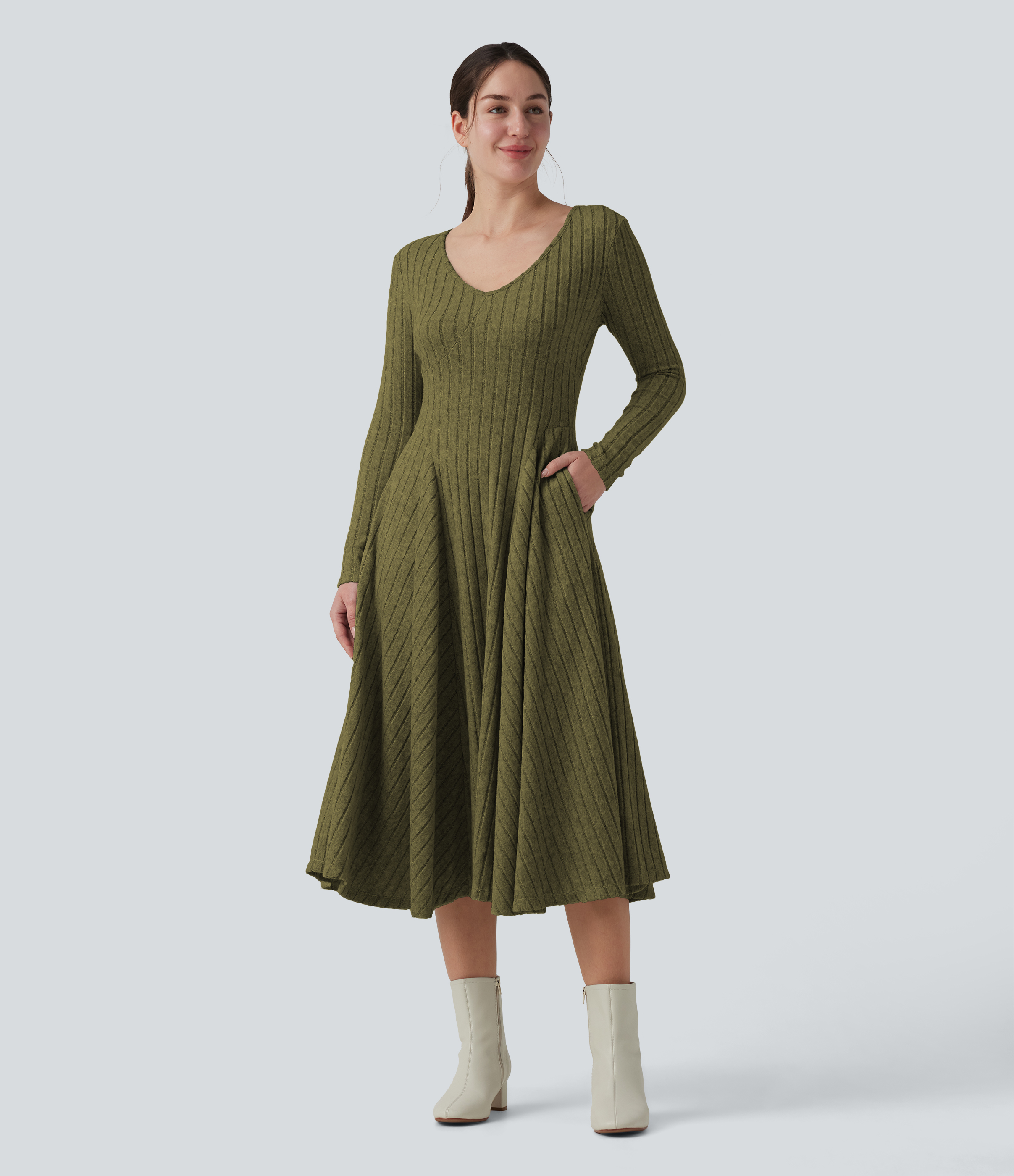 Robe midi évasée en maille côtelée à encolure en V, manches longues et poches