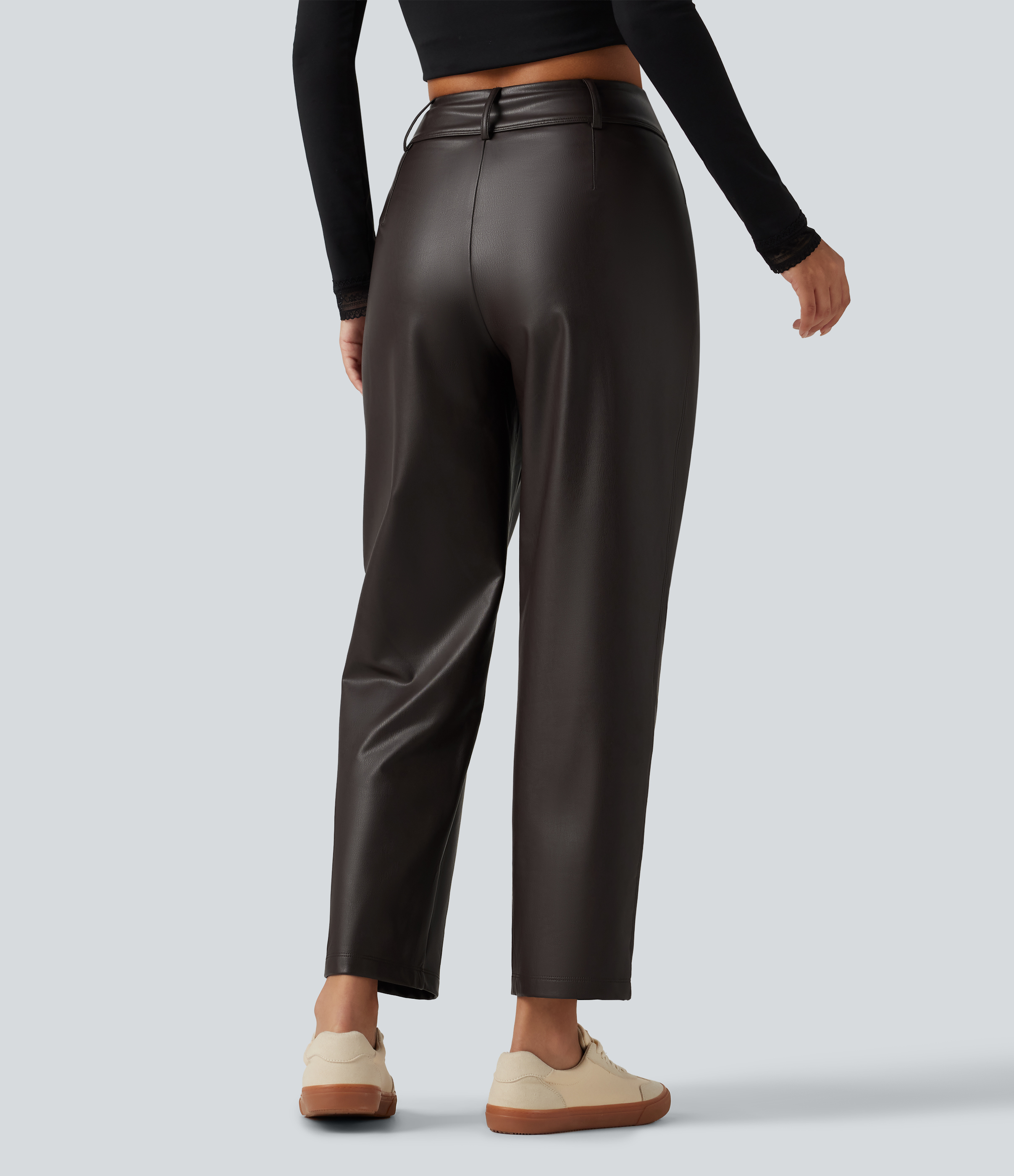 Hot Fudge Hochgeschnittene, schmal zulaufende, elastische PU-Fleece-Freizeithose mit Taschen / 2