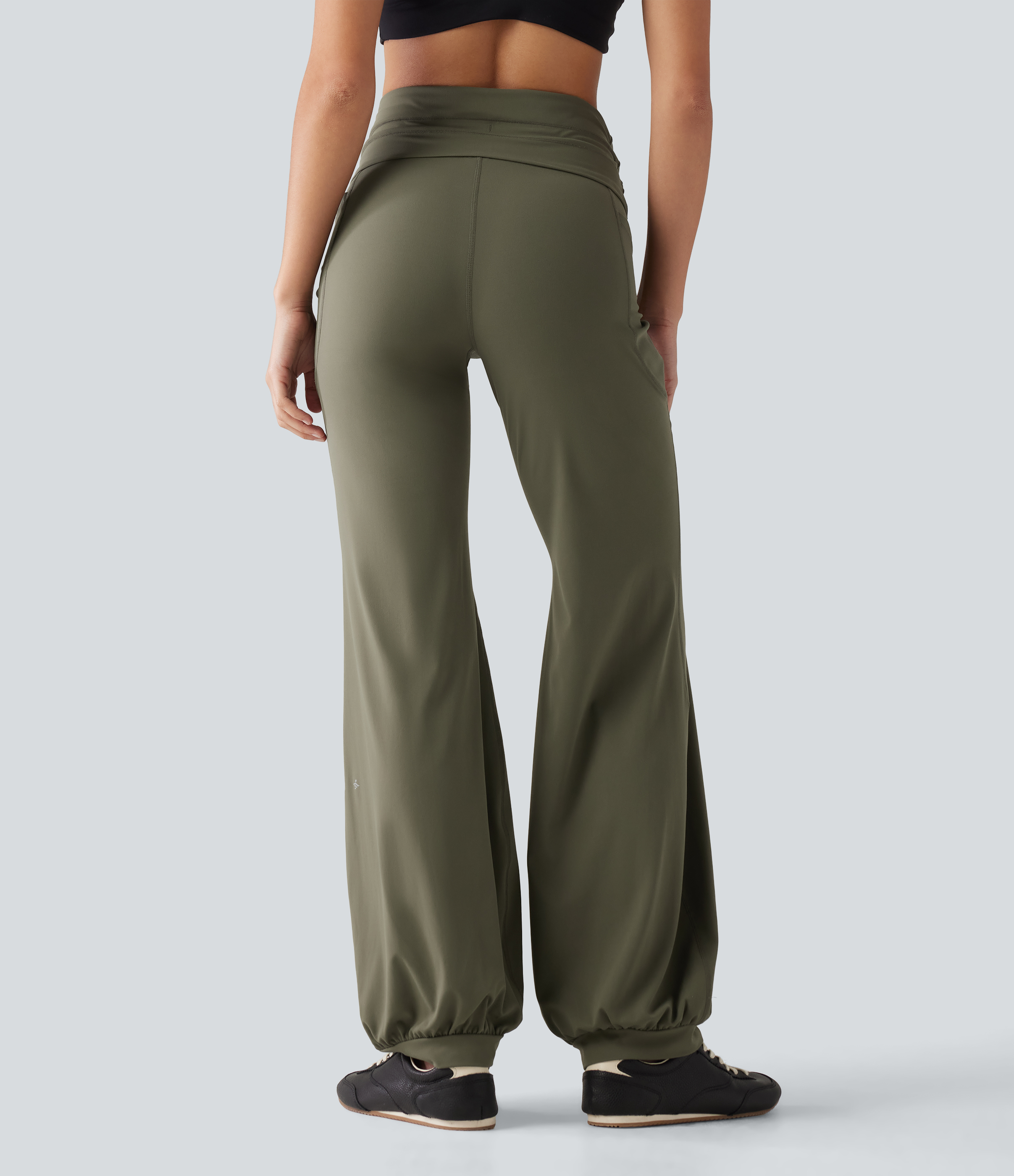 Grass Grey Green Halara UltraSculpt™ joggers de yoga de talle alto con cintura plegable, cordón y bolsillos / 2