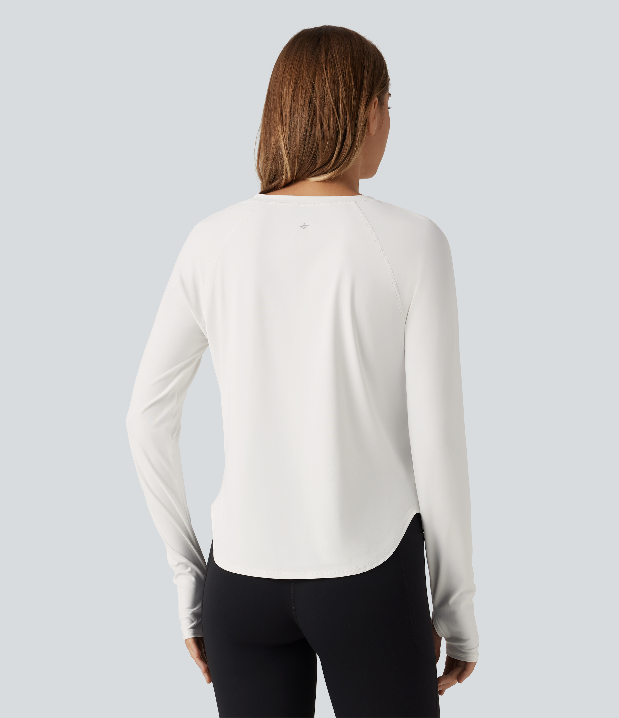 Blanc SoftlyZero™ top de running à manches longues, col rond, séchage rapide, mesh contrastant et ouverture pour le pouce / 2