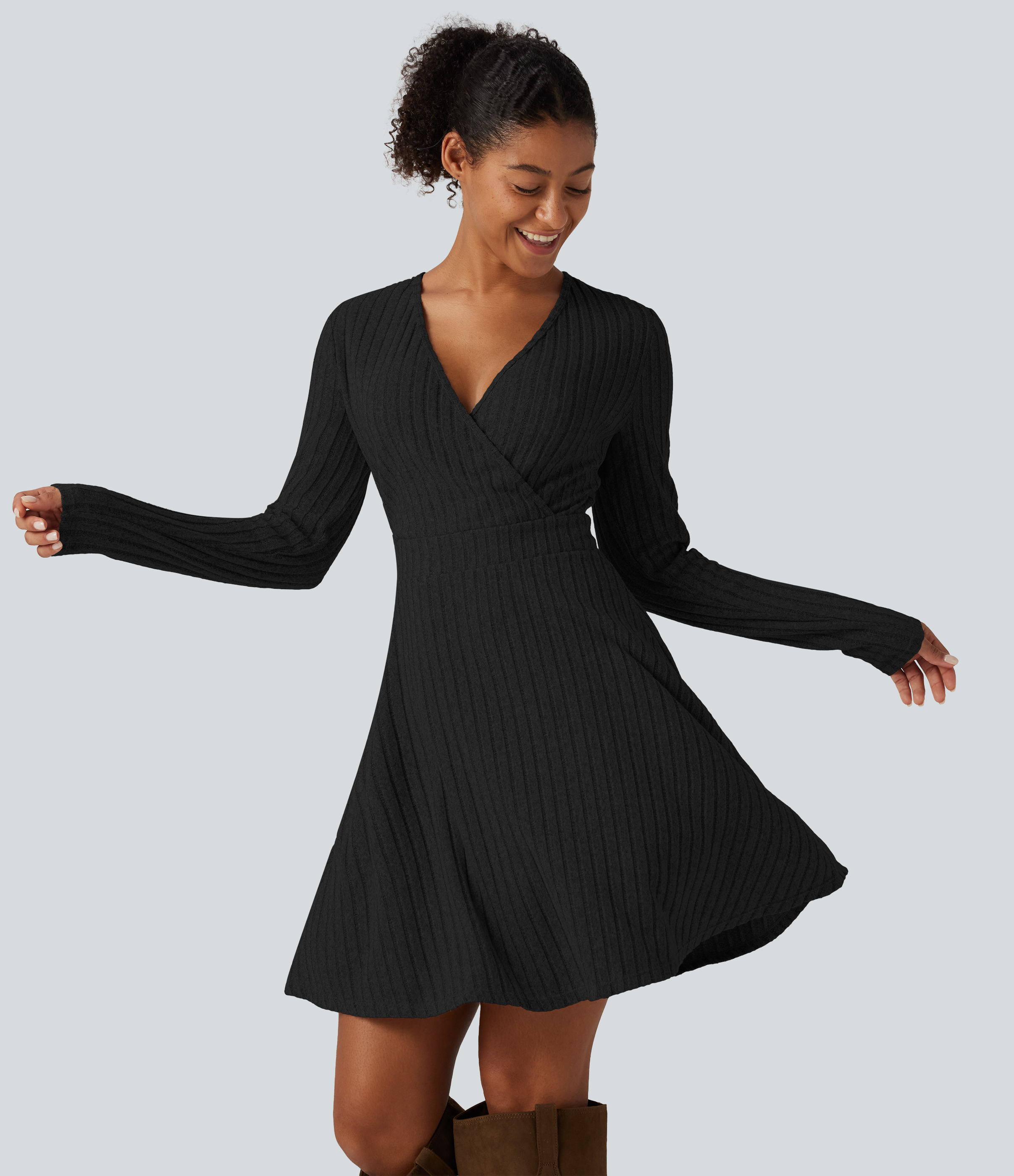 Robe mini en maille côtelée à col V croisé et manches longues