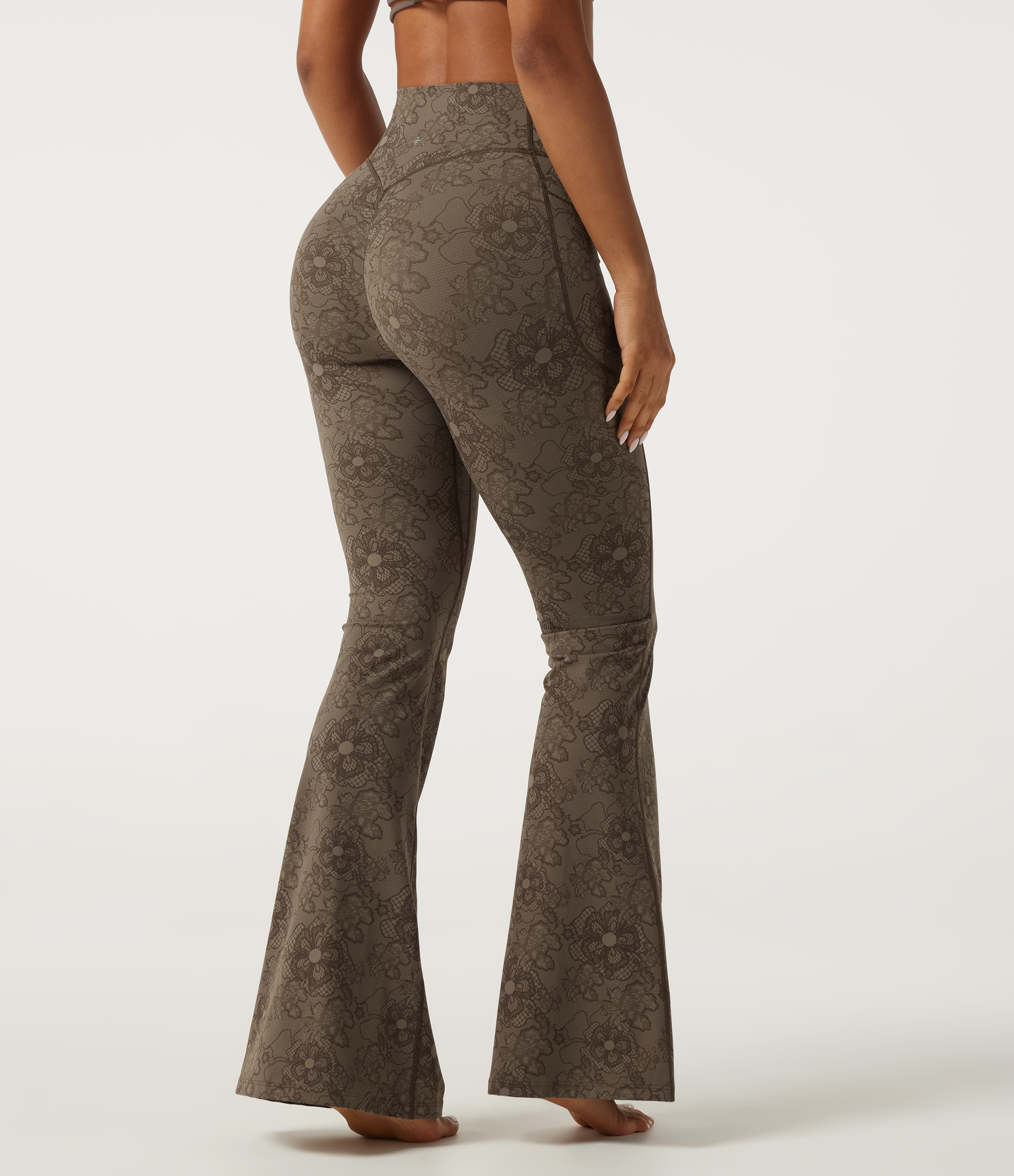 Cedarwood Lace Halara UltraSculpt™ - Ausgestellte Yoga-Leggings mit hohem Bund, Seitentaschen, Bauchkontrolle und Spitzenmuster - Po-Lifting / 2