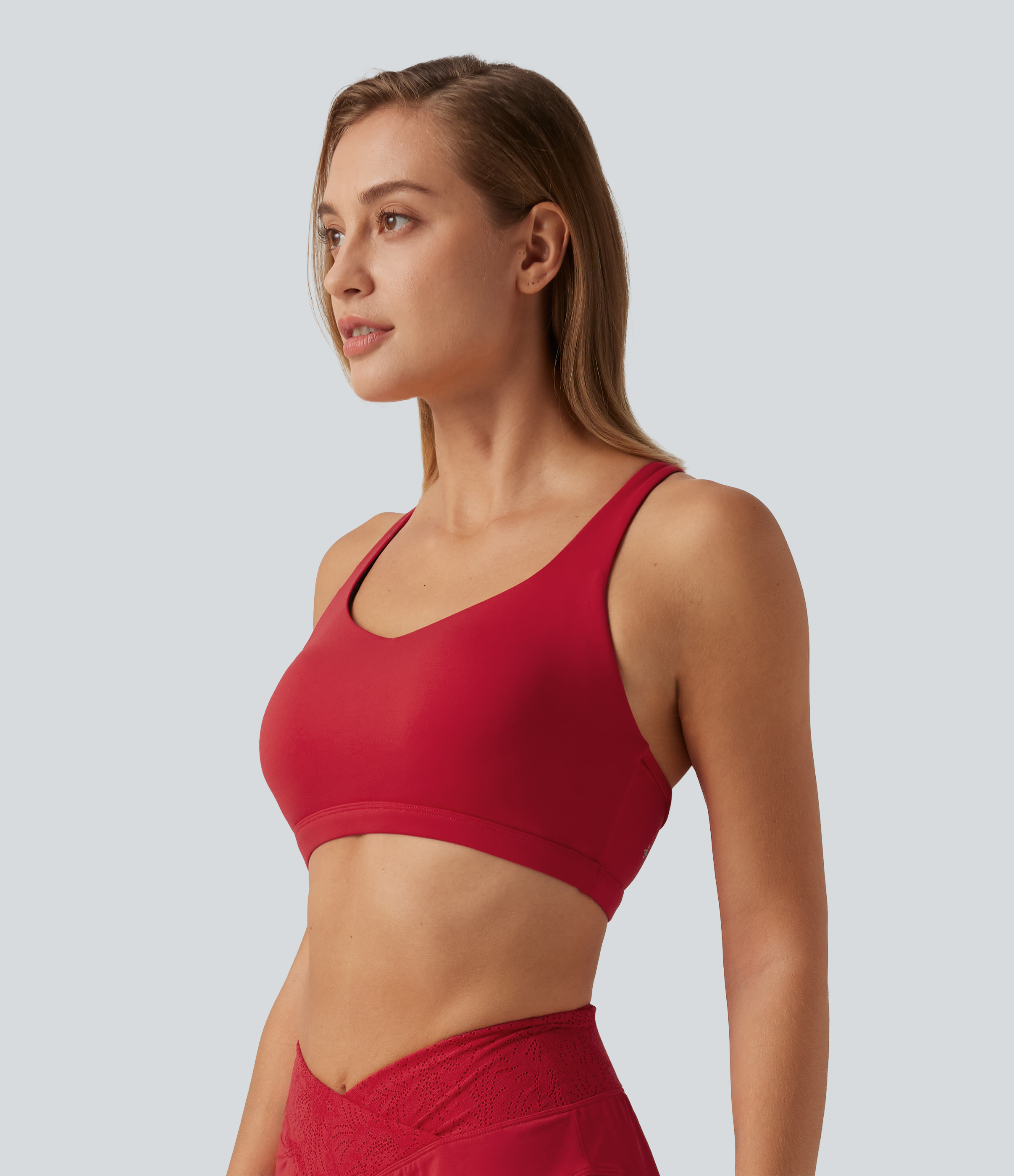 Mars Red SoftlyZero™ Plyšová sportovní podprsenka s lehkou podporou, s všitými košíčky a překříženými ramínky pro jógu / 2