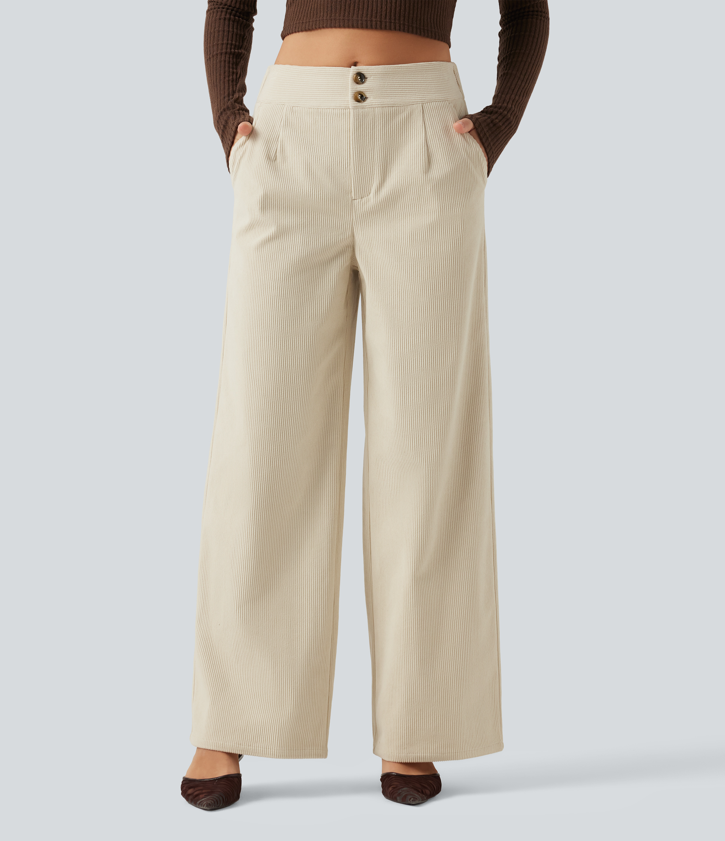 Lässige Cordhose mit mittlerer Bundhöhe, weitem Bein und Taschen
