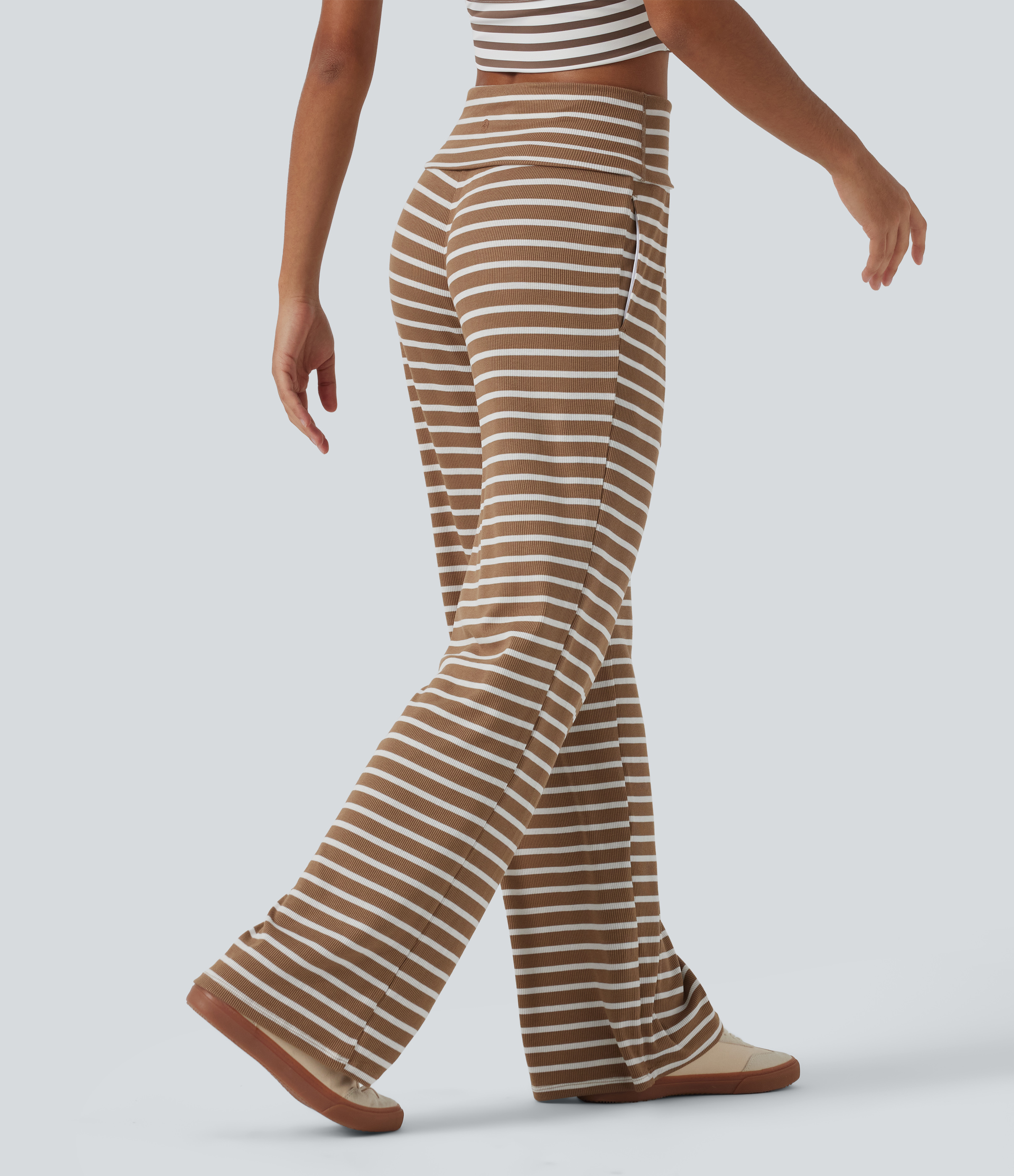 Birch Stripe Ribstrikkede, stribede casualbukser med mellemhøj talje, vide ben og lommer. / 2