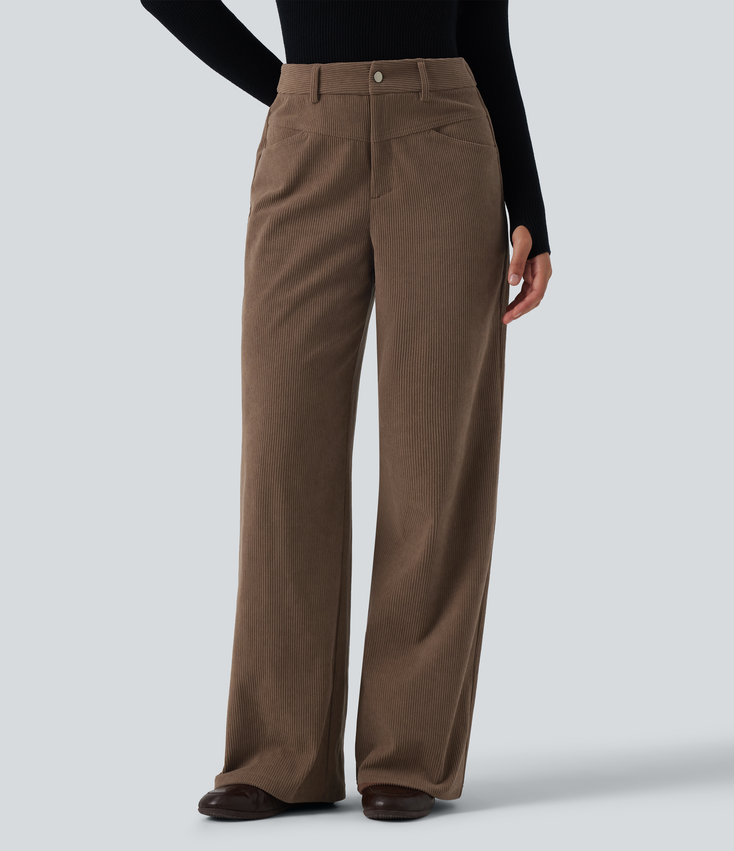 Lässige Cordhose mit mittelhohem Bund, mehreren Taschen und geradem Bein