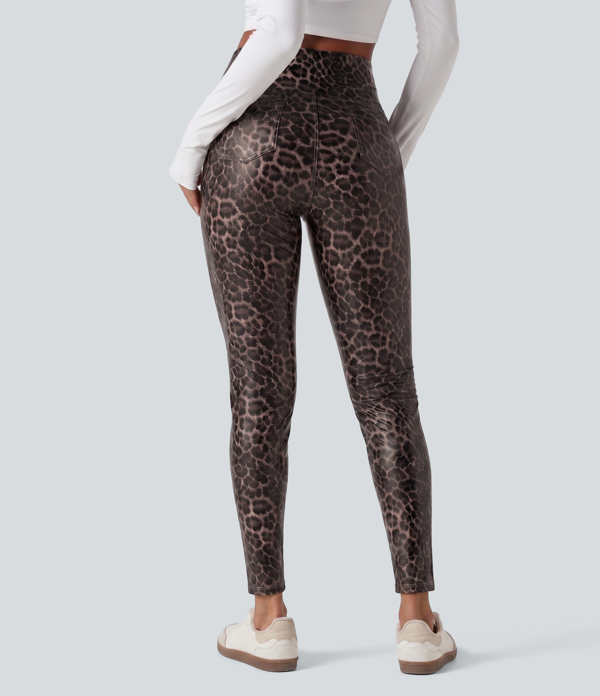 Cozy Feline Leggings skinny décontractés taille haute, gainants, en PU extensible à imprimé léopard, avec poches / 2