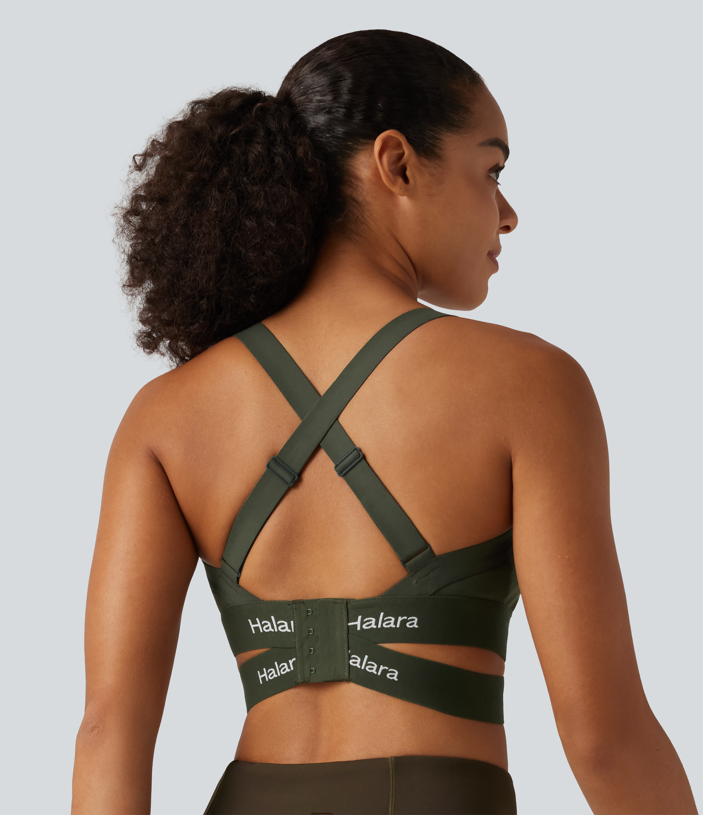 Deep Woodland Green Halara UltraSculpt™ brassière de sport d'entraînement, maintien moyen, encolure en U à bretelles croisées, coussinet non amovible / 2