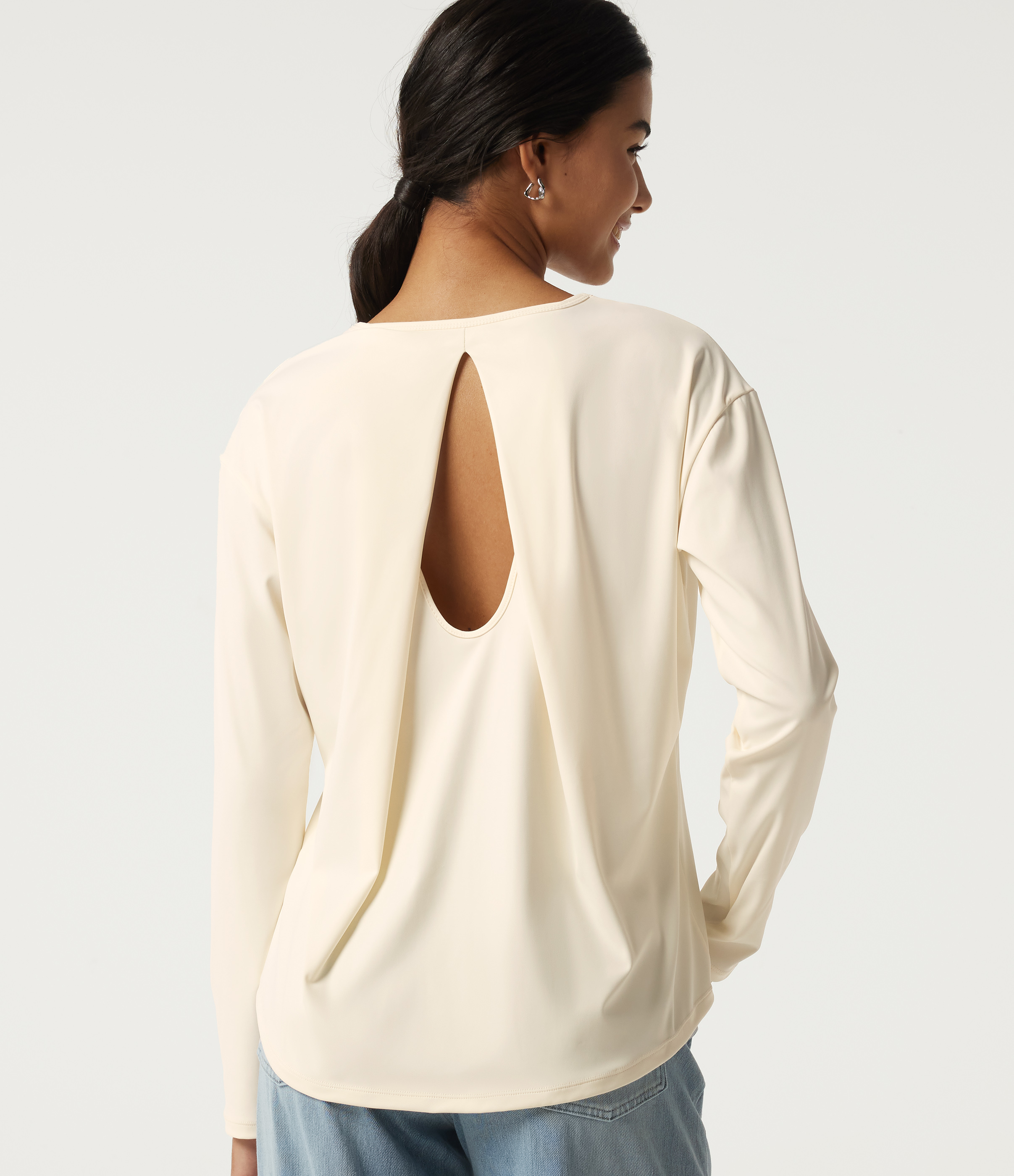 Round Neck Long Sleeve Cut-Out Back Casual Sports Top