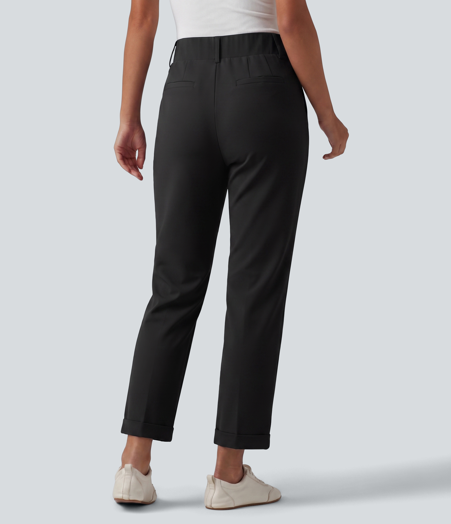 Black Schmal zulaufende Golfhose aus Krepp mit hohem Bund und Seitentaschen / 2
